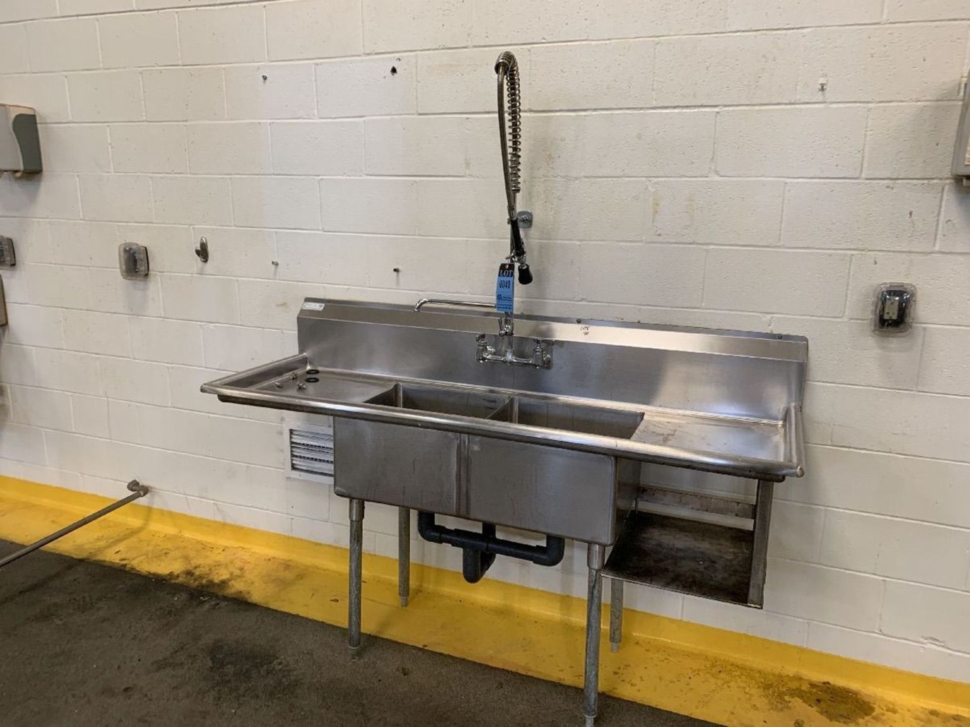 24" X 72" X 37" HIGH GREEN WORLD MODEL TSA-2-D1 STAINLESS STEEL TWO-BOWL SINK | Rig Fee: $100 - Image 2 of 4