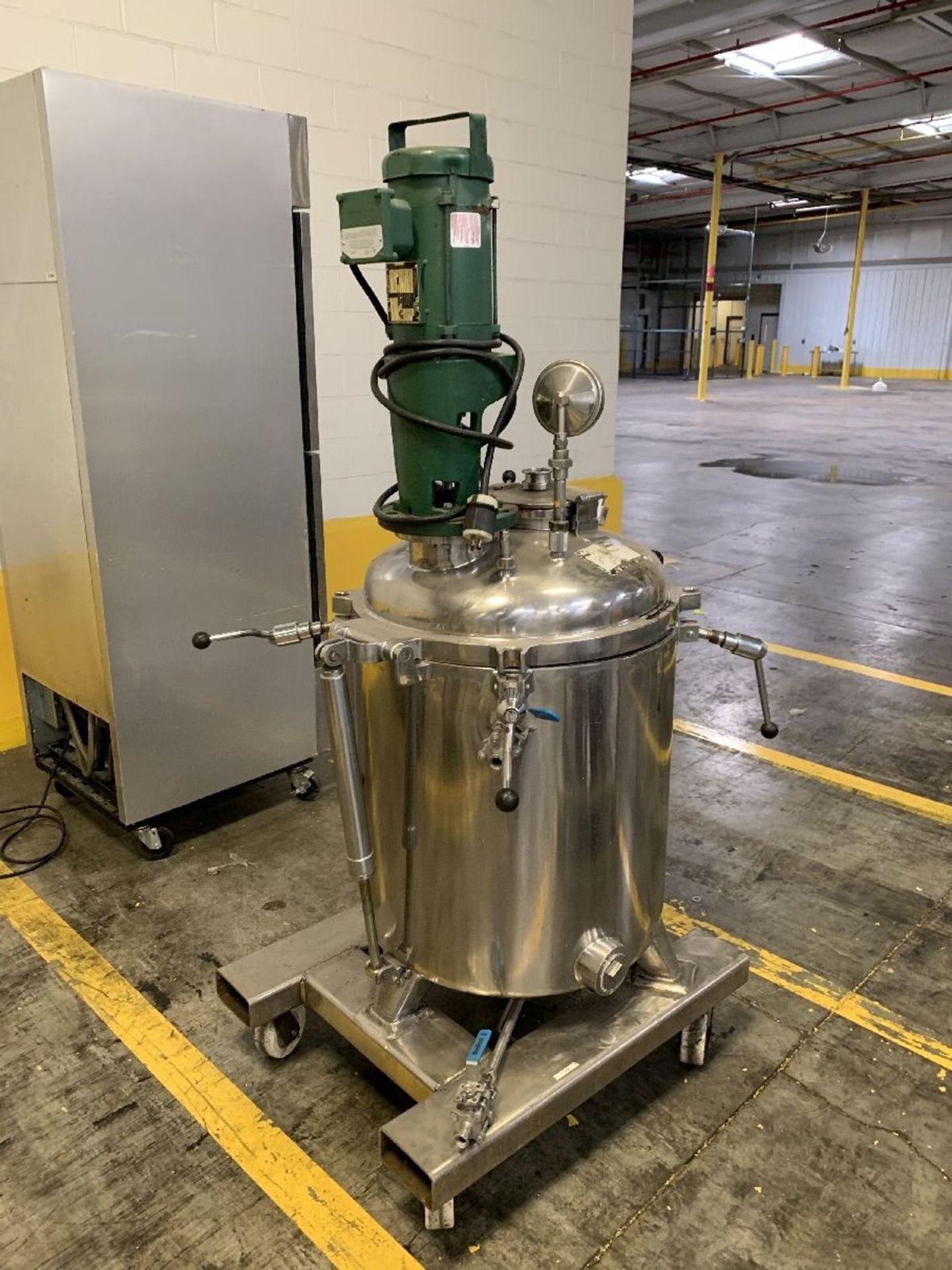 35 GALLON REACTOR: IBS-HENINRICHPORTABLE STAINLESS STEEL JACKETED REACTOR TANK WITH | Rig Fee: $100 - Image 3 of 8