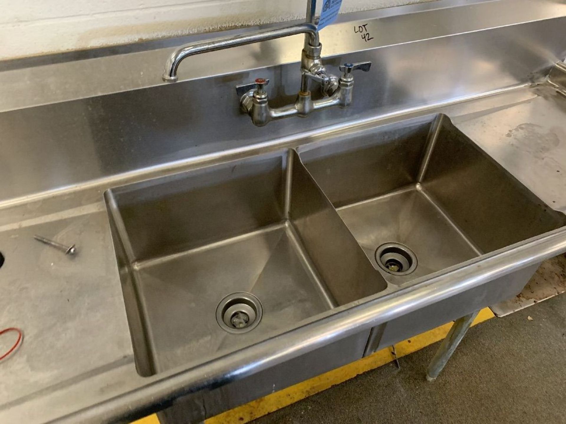 24" X 72" X 37" HIGH GREEN WORLD MODEL TSA-2-D1 STAINLESS STEEL TWO-BOWL SINK | Rig Fee: $100 - Image 3 of 4