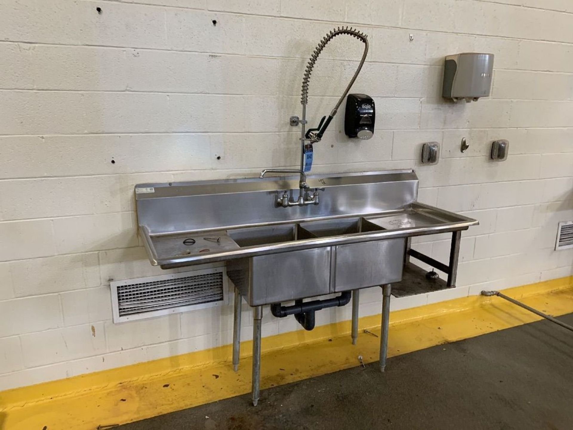 24" X 72" X 37" HIGH GREEN WORLD MODEL TSA-2-D1 STAINLESS STEEL TWO-BOWL SINK | Rig Fee: $100 - Image 2 of 4