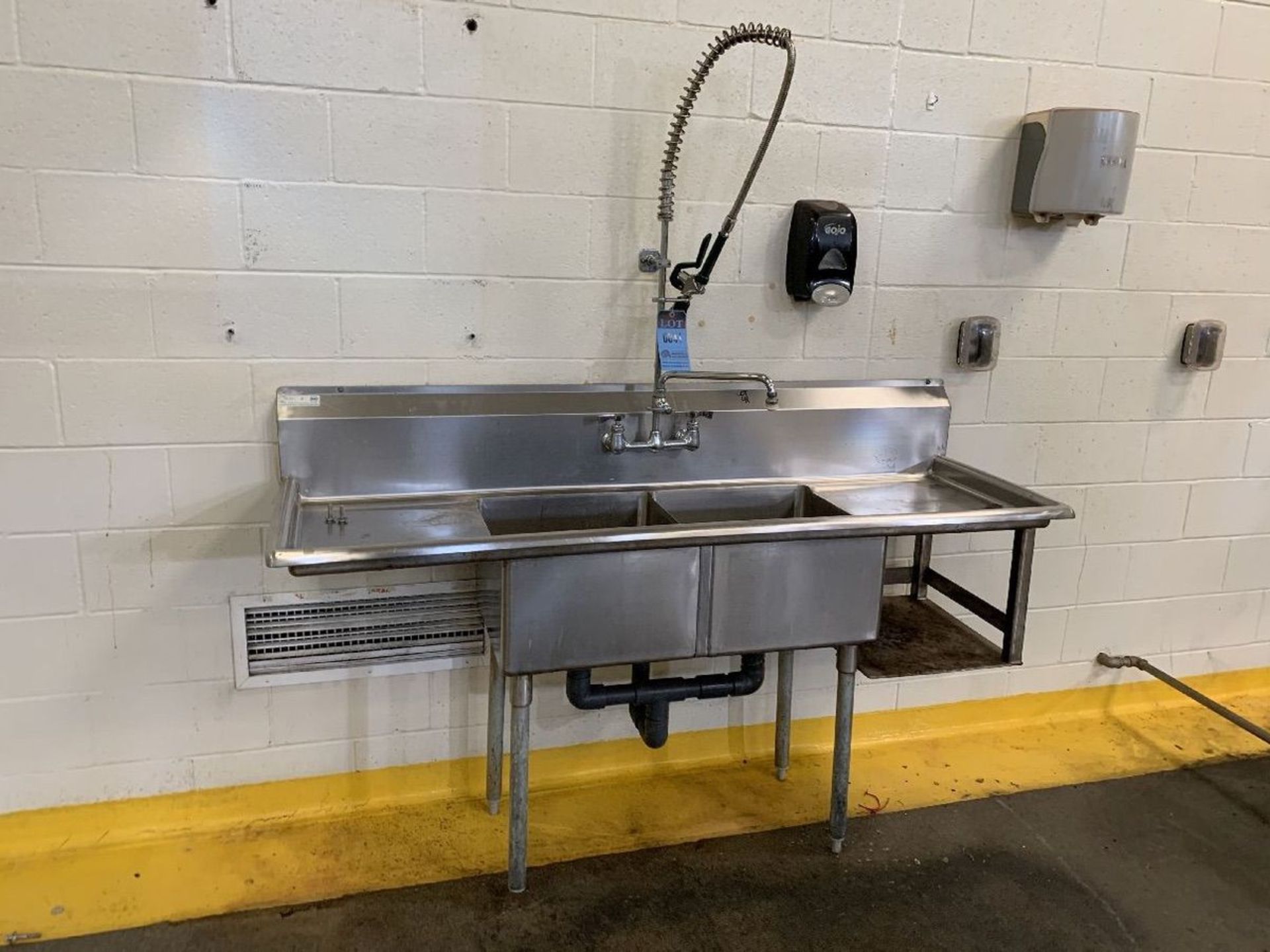 24" X 72" X 37" HIGH GREEN WORLD MODEL TSA-2-D1 STAINLESS STEEL TWO-BOWL SINK | Rig Fee: $100 - Image 2 of 4