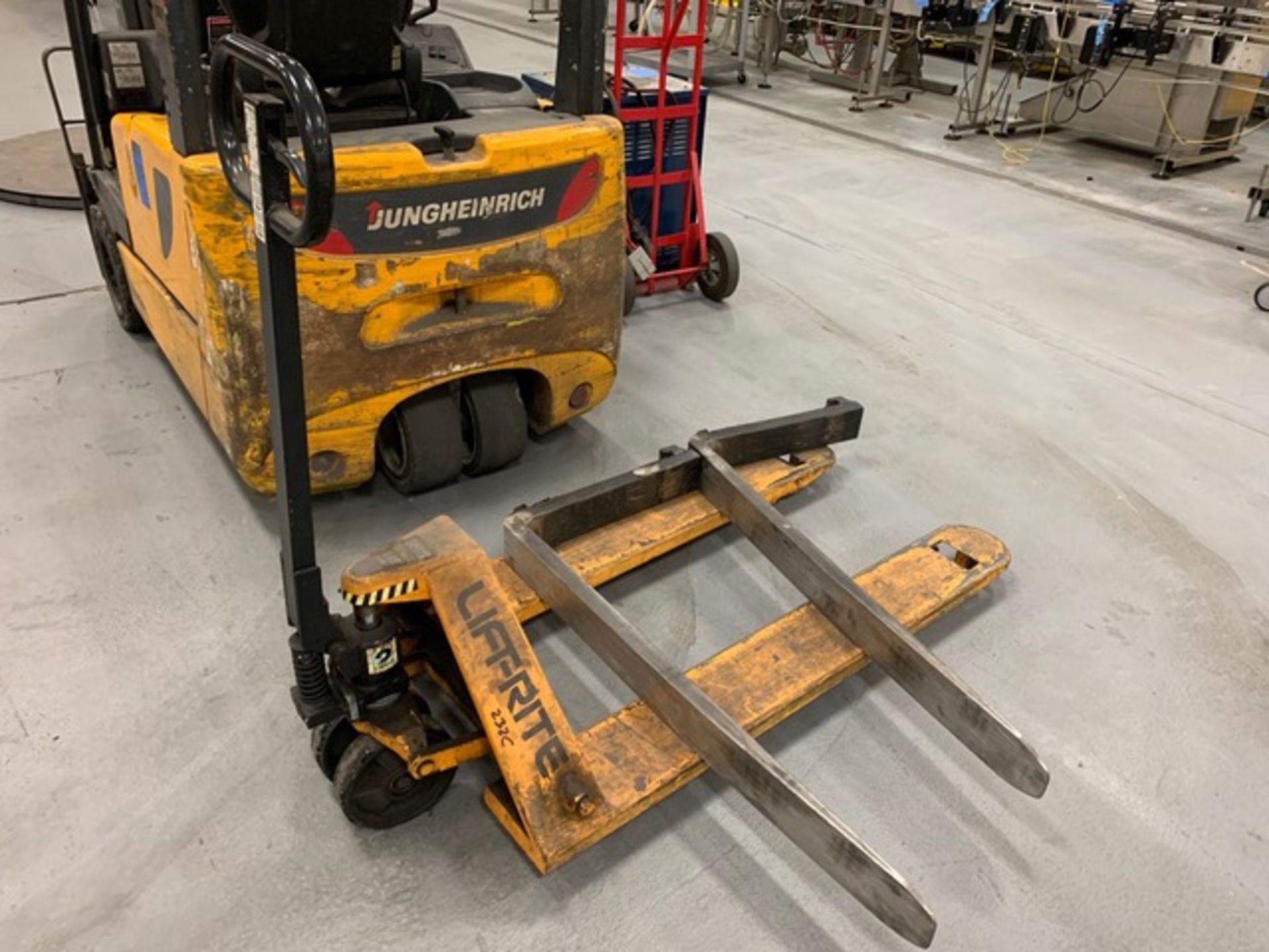 LIFTRITE PALLET JACK (SPARE FORKS NOT INCLUDED) | Rig Fee: $75 - Image 3 of 3