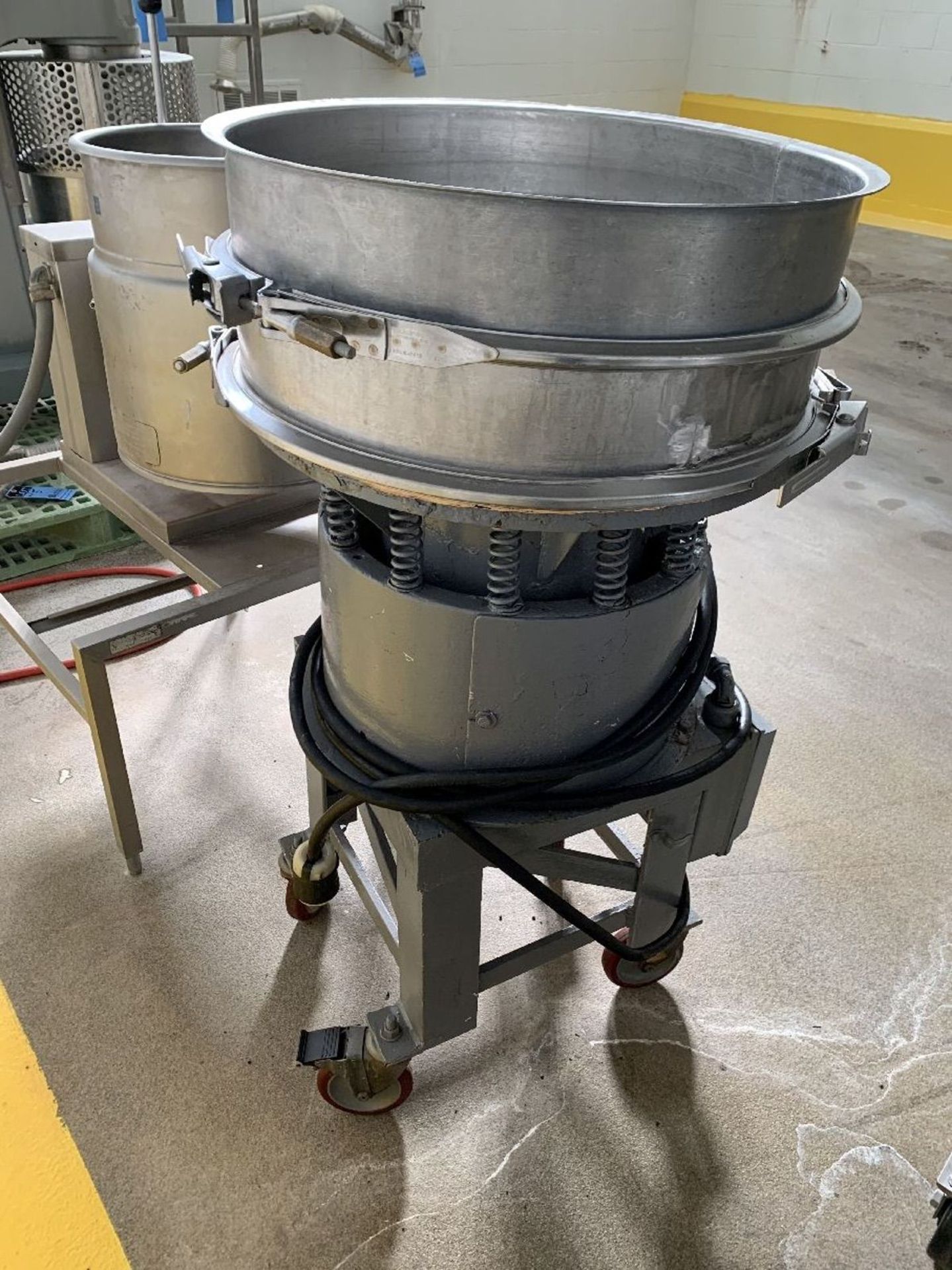 24" SWECO SIFTER MODEL L PORTABLE VIBRATORY SIFTER; S/N N/A | Rig Fee: $150 - Image 3 of 5