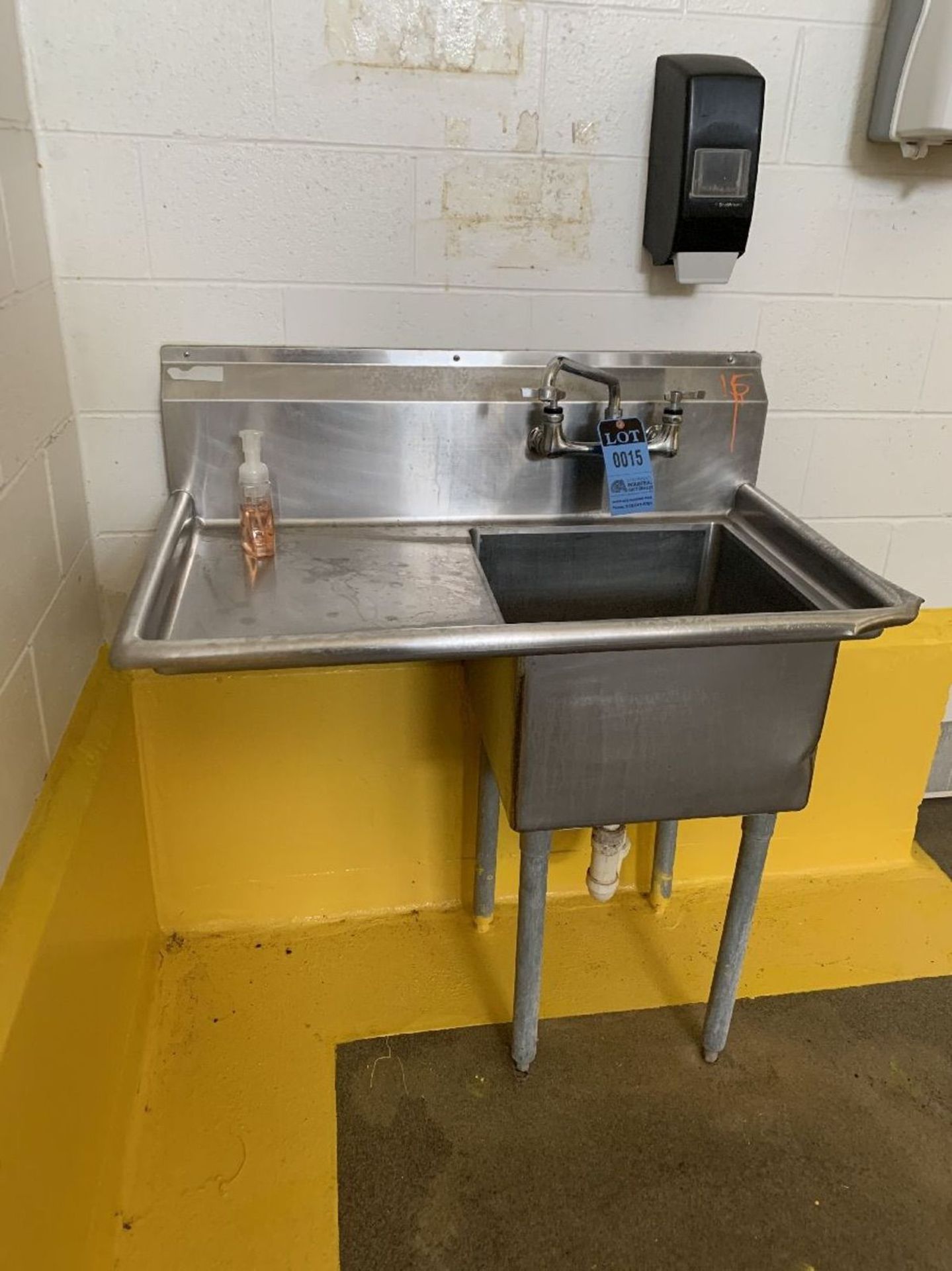 SINK 24" X 40" X 36" HIGH STAINLESS STEEL SINGLE BOWL SINK | Rig Fee: $75 - Image 2 of 2