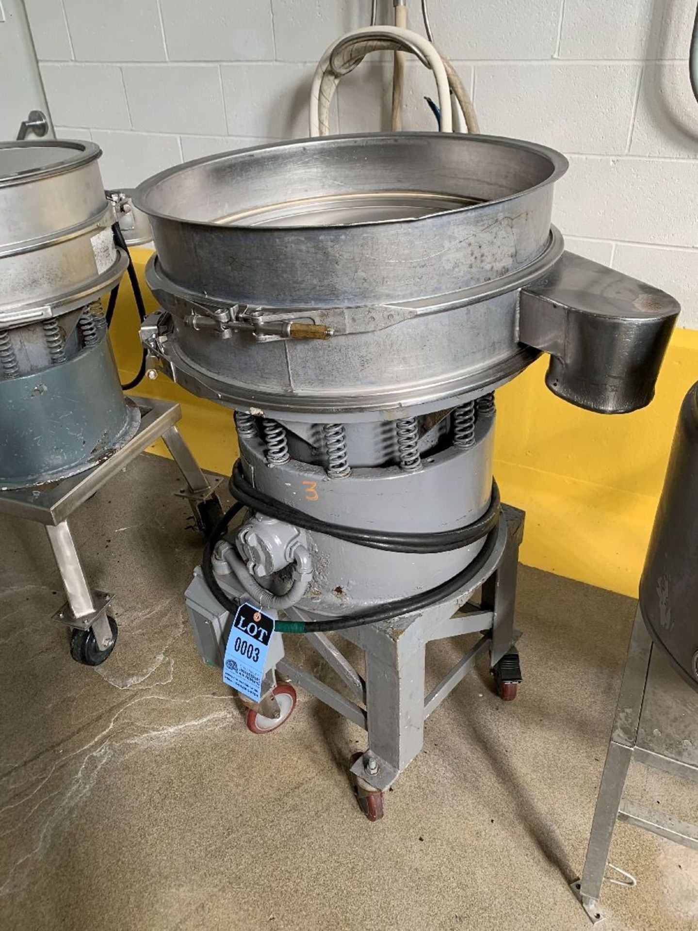 24" SWECO SIFTER MODEL L PORTABLE VIBRATORY SIFTER; S/N N/A | Rig Fee: $150