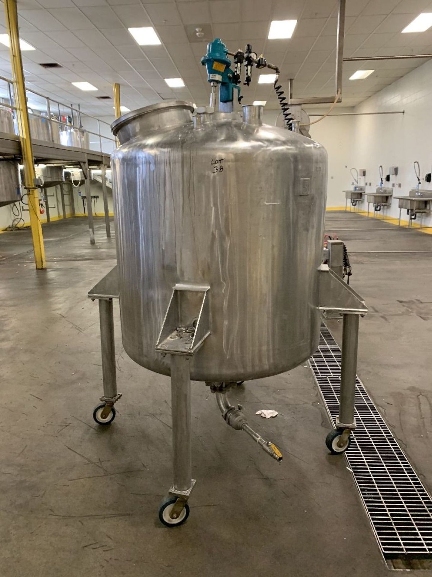 350 GALLON 48" DIAMETER X 44" HIGH PORTABLE STAINLESS STEEL BLENDING TANK WITH BRAWN | Rig Fee: $300 - Image 2 of 7