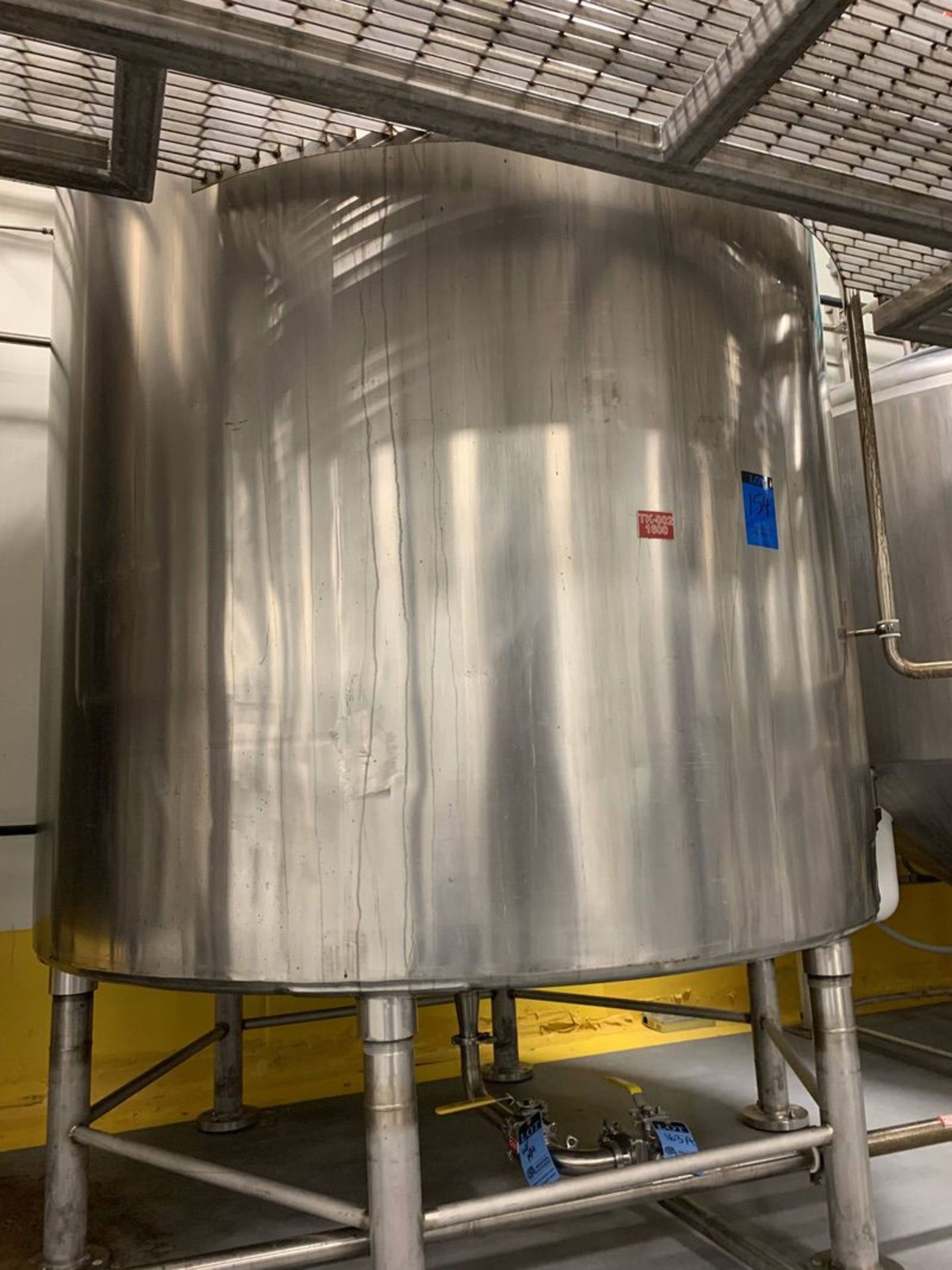 1,600 GALLON STAINLESS STEEL MIX TANK, 80" DIAMETER X 84" HIGH WITH LIGHTNIN MIXER | Rig Fee: $1500 - Image 9 of 10