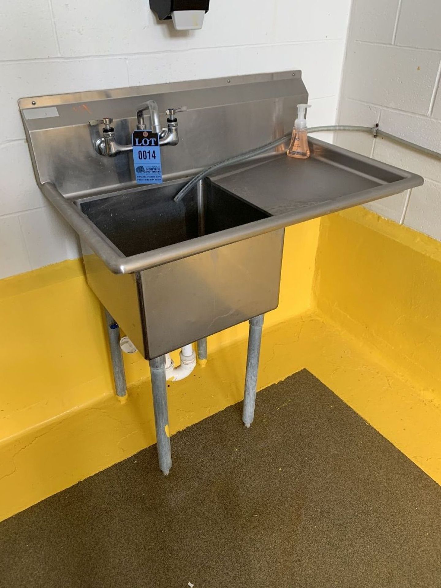 SINK 24" X 40" X 36" HIGH STAINLESS STEEL SINGLE BOWL SINK | Rig Fee: $75