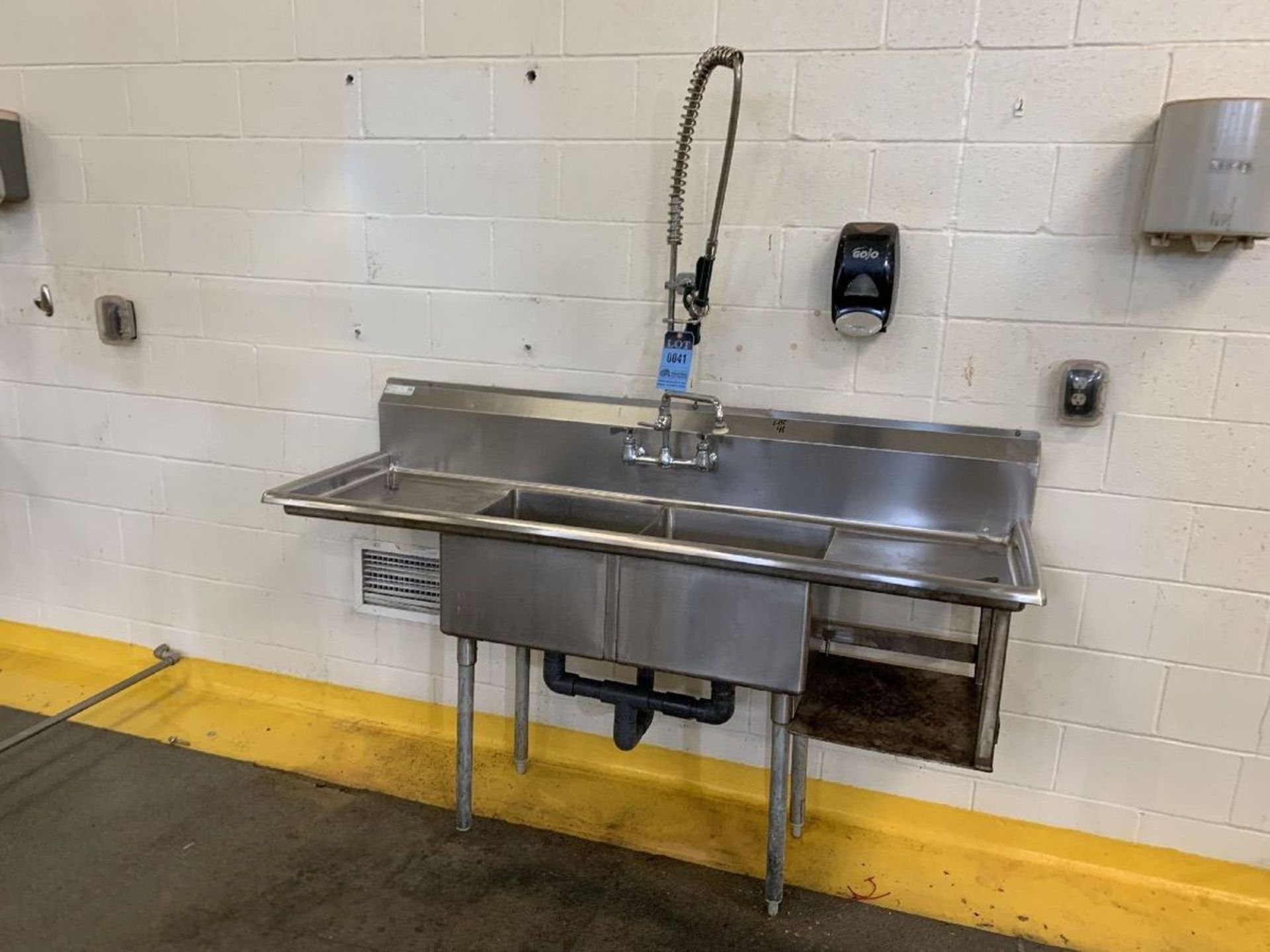 24" X 72" X 37" HIGH GREEN WORLD MODEL TSA-2-D1 STAINLESS STEEL TWO-BOWL SINK | Rig Fee: $100