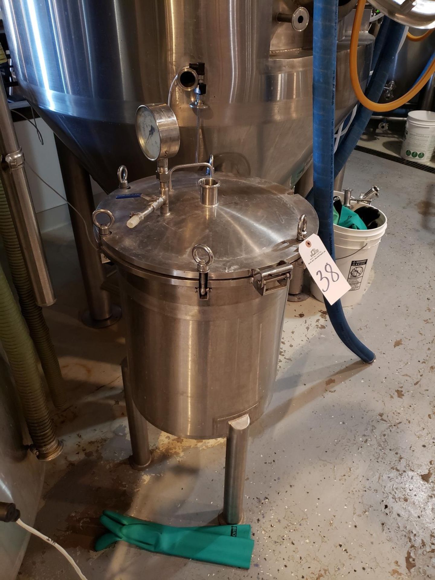 Stainless Steel 10 Gallon Reactor Tank | Rig Fee: Buyer to Remove or Contact Rigger