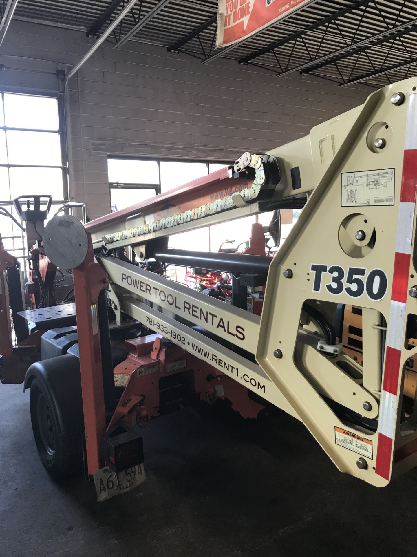 JLG #T350 Tow Pro Series 500Lbs Capacity towable man lift VIN#5DYACC1J1AP003710 205Hrs Pintle Hitch - Image 3 of 3