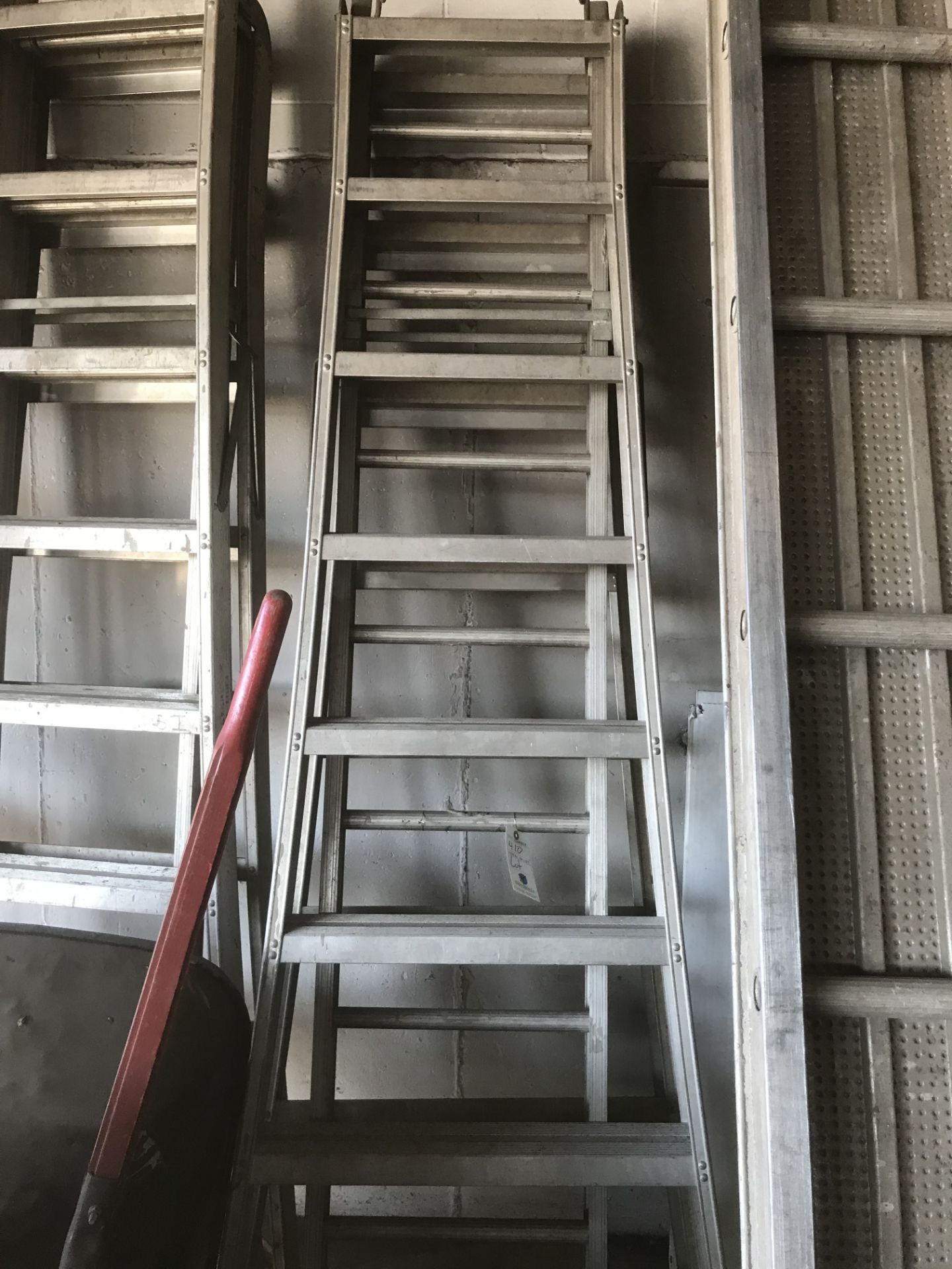 {LOT} Adjustable Scaffolding Ladders with 2 Approx. 16' Aluminum Planks