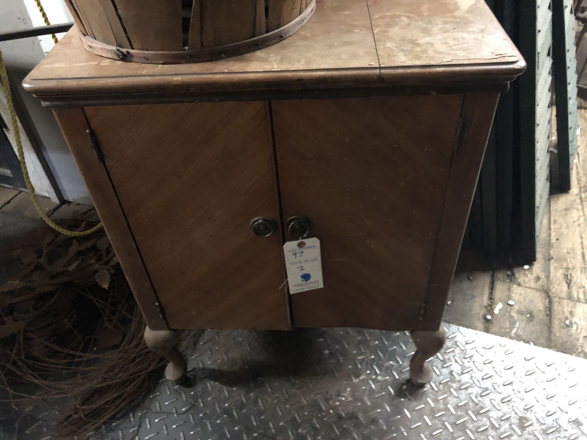 {LOT} Desk & Chests