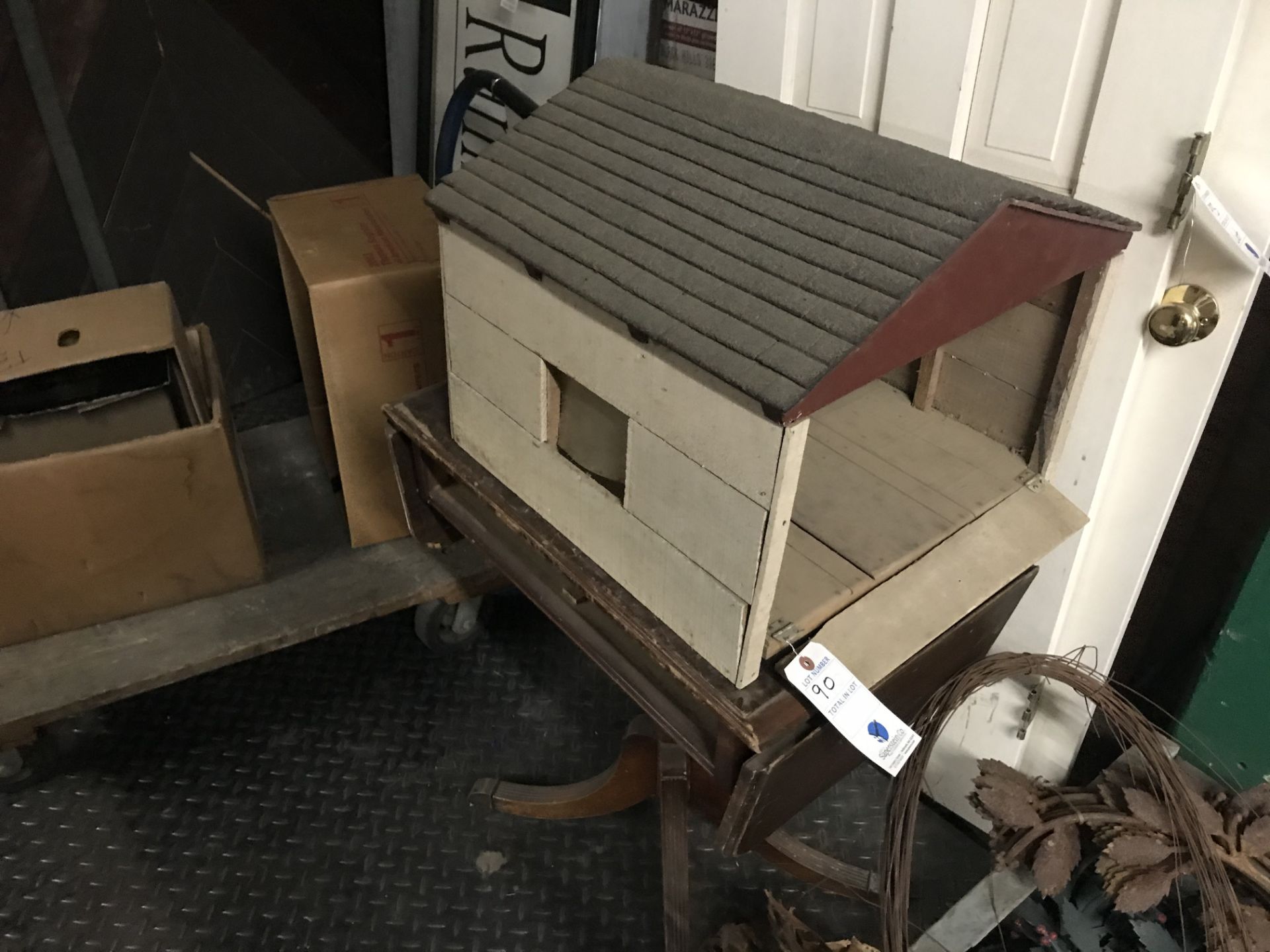 Dollhouse w/Desk