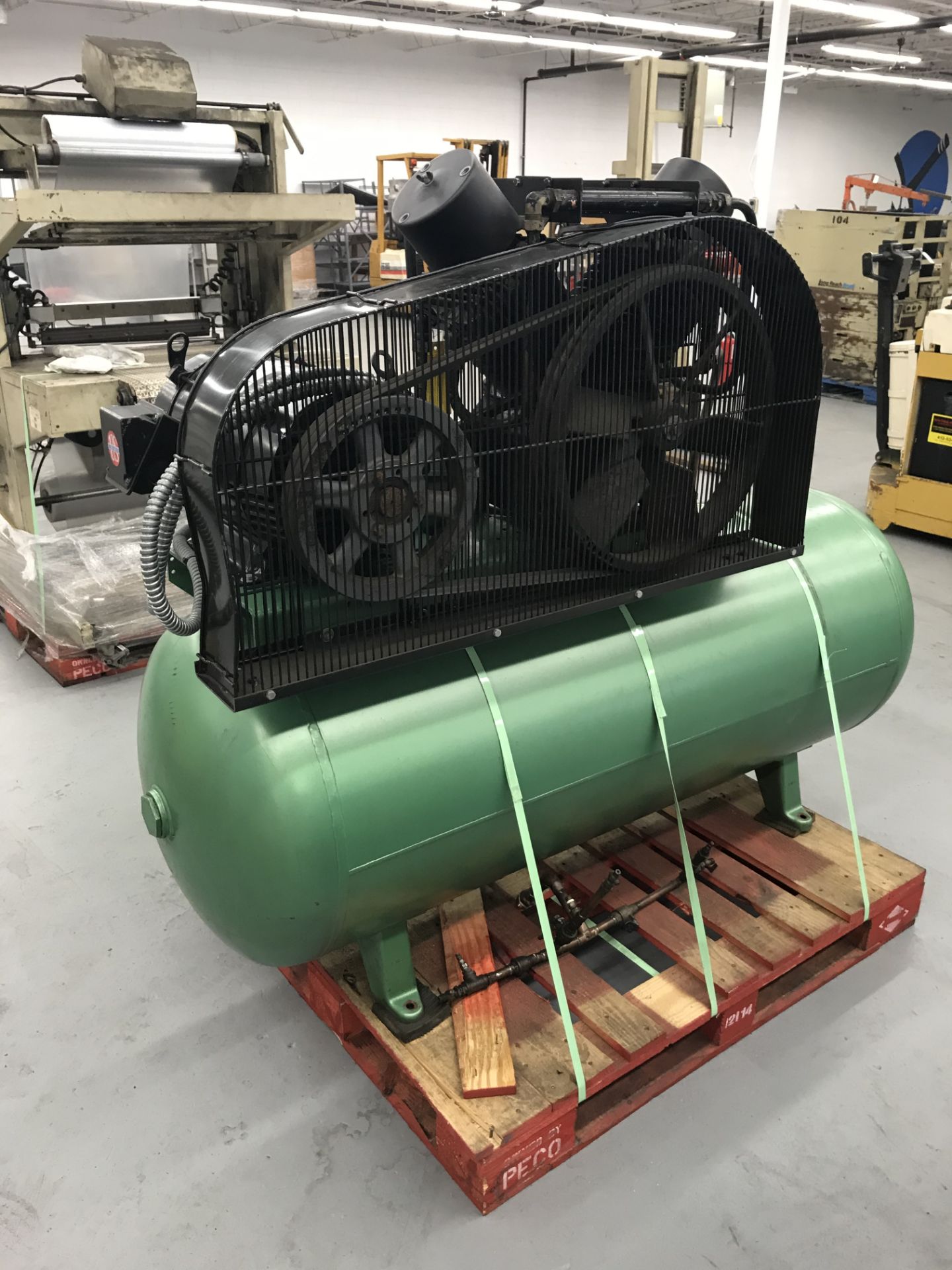 SpeedAire Cast Iron Series #5F567 120-Gallon 15HP 3-Phase 460V Air Compressor - Image 4 of 4