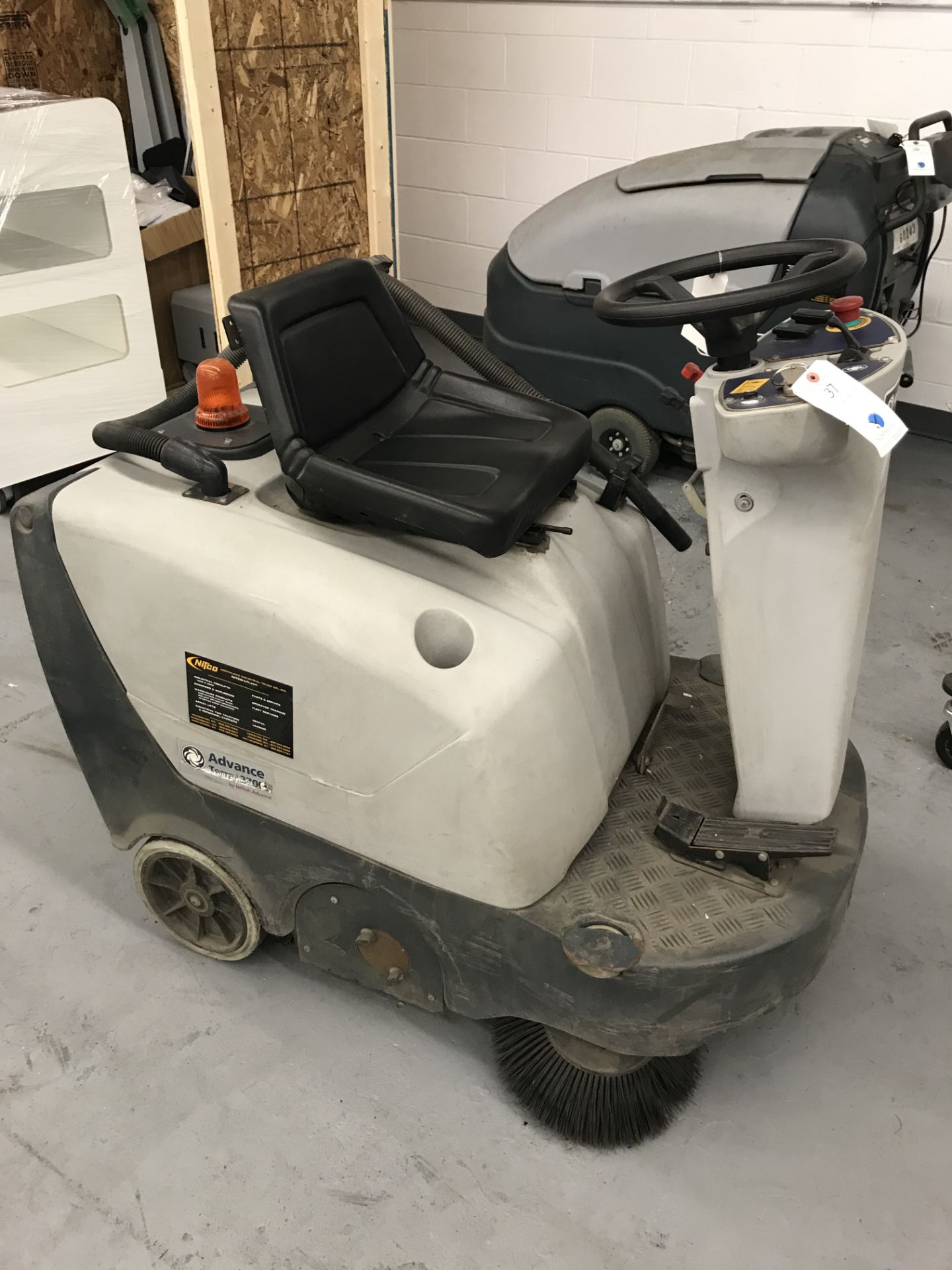 Advance Tera #3700B Ride-On Electric Floor Scrubber 437Hrs - Image 2 of 3