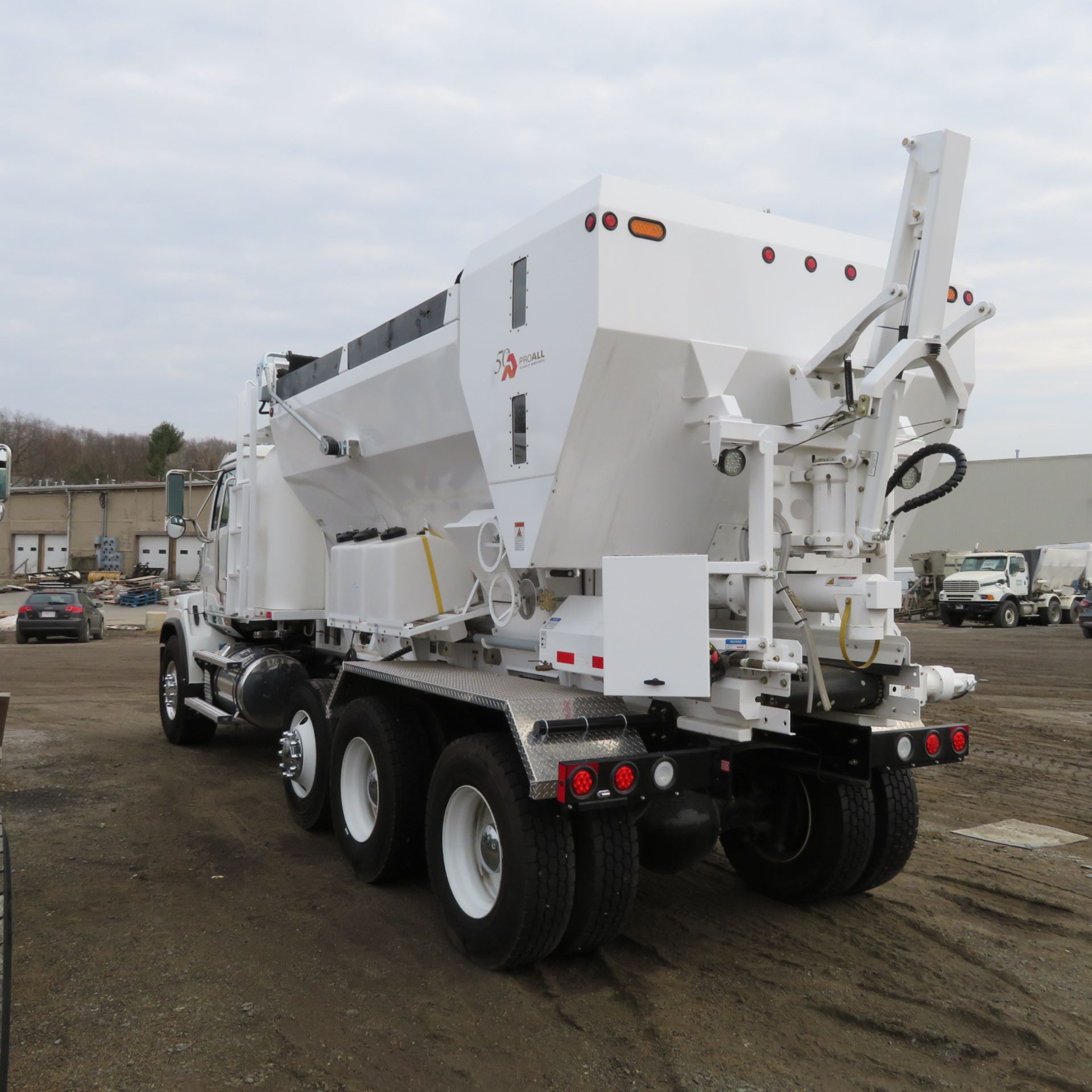 2020 Western Star #4700SB 12-Wheel Cab and Chassis w/ Hendrickson 6250 Lift Axle,Odom: 70, See Desc - Image 5 of 13