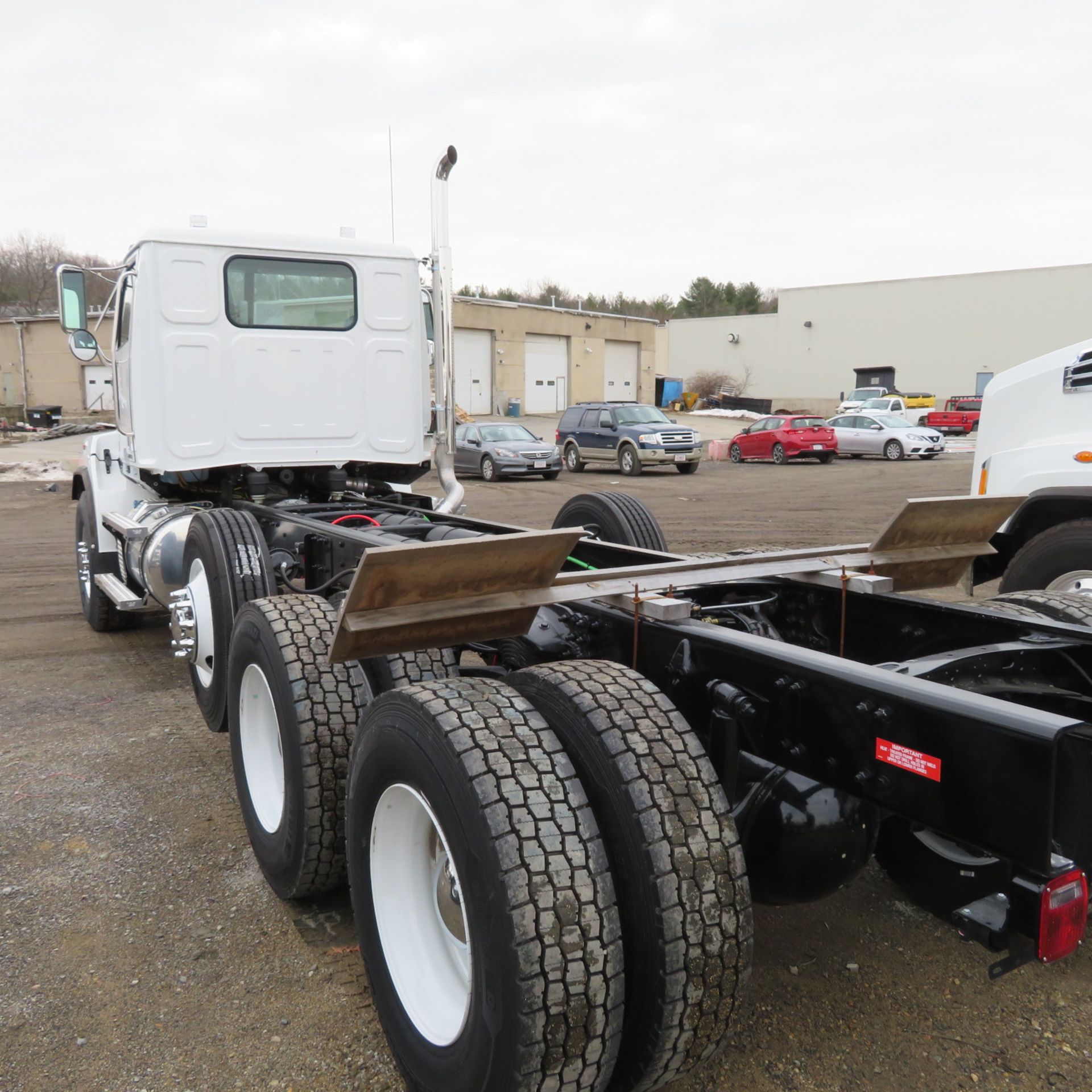 2020 Western Star #4700SB 12-Wheel Cab and Chassis with Hendrickson 6250, Odom: 47, UNUSED See Desc. - Image 4 of 14