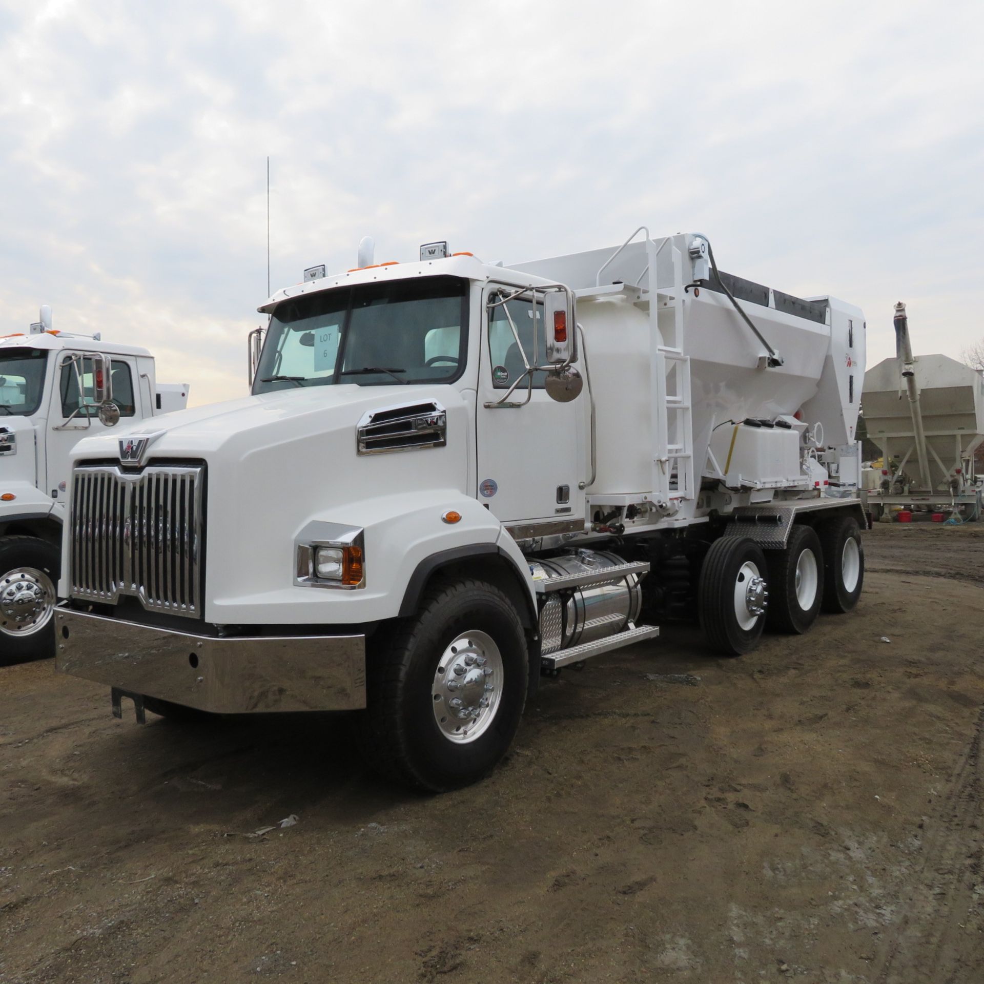 2020 Western Star 4700SB Truck, GVWR 79,200, Odom: 3,274. Unused/Never been Registered. See Desc. - Image 2 of 19