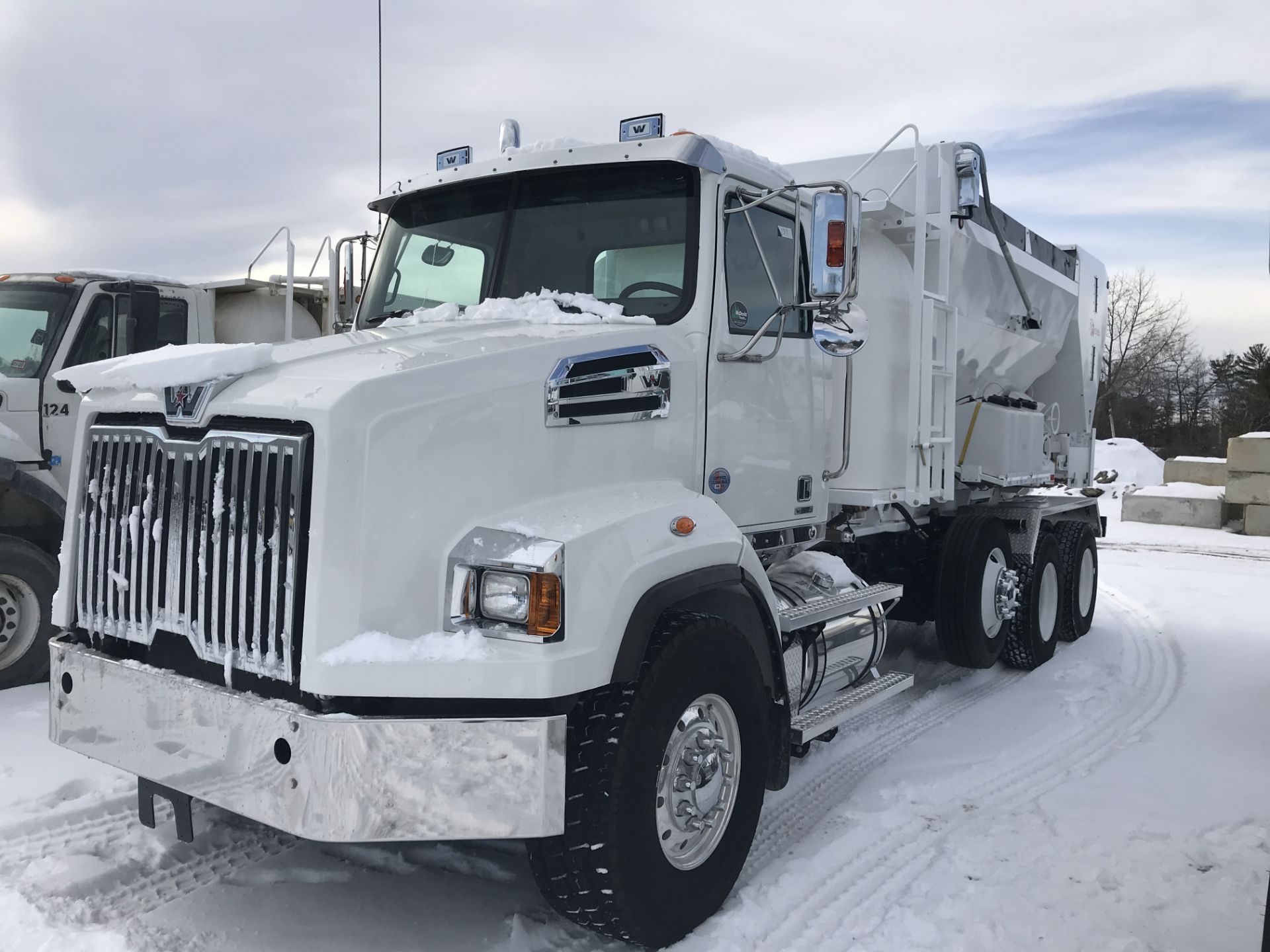 2020 Western Star #4700SB 12-Wheel Cab and Chassis w/ Hendrickson 6250 Lift Axle,Odom: 70, See Desc - Image 6 of 13