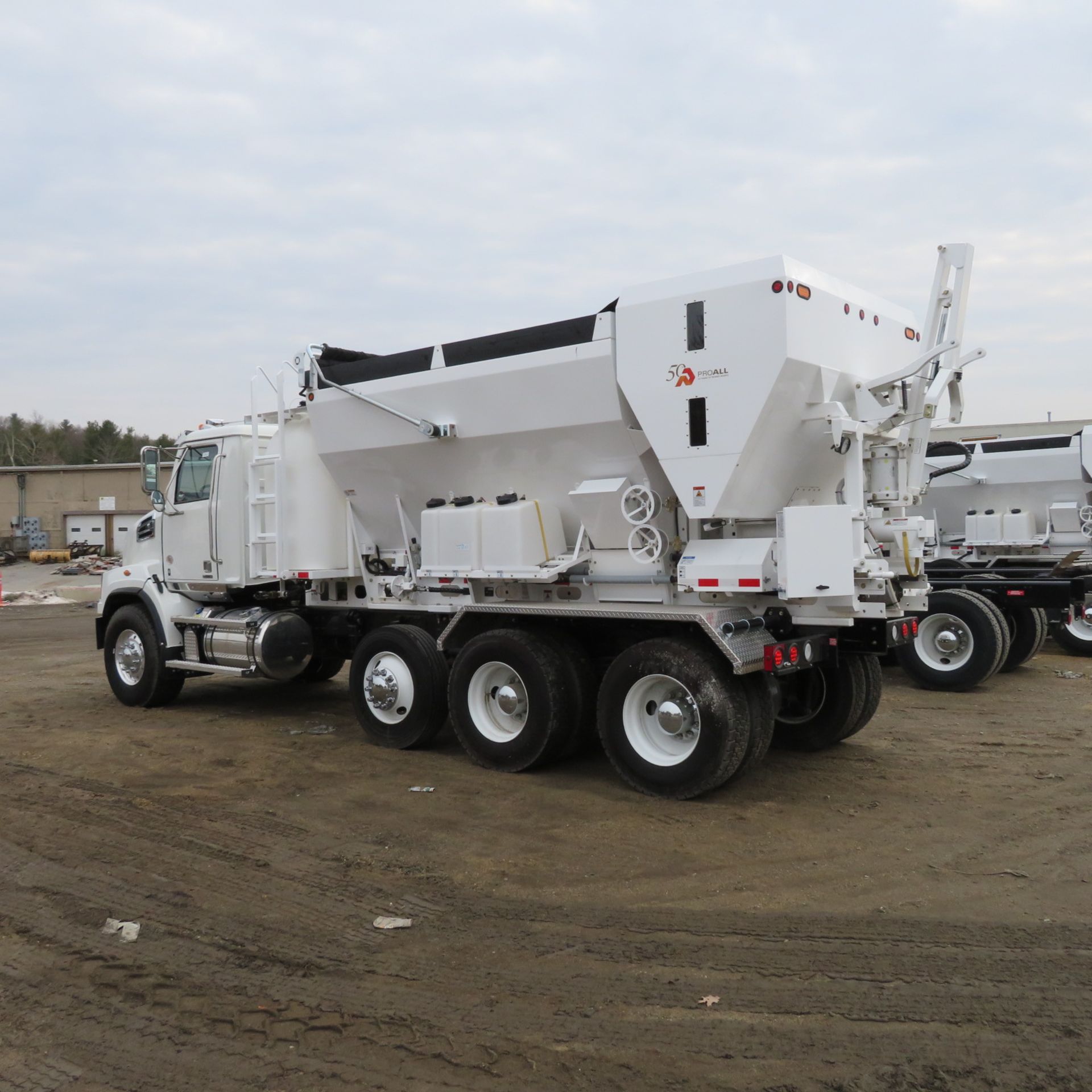 2020 Western Star 4700SB Truck, GVWR 79,200, Odom: 3,274. Unused/Never been Registered. See Desc. - Image 4 of 19