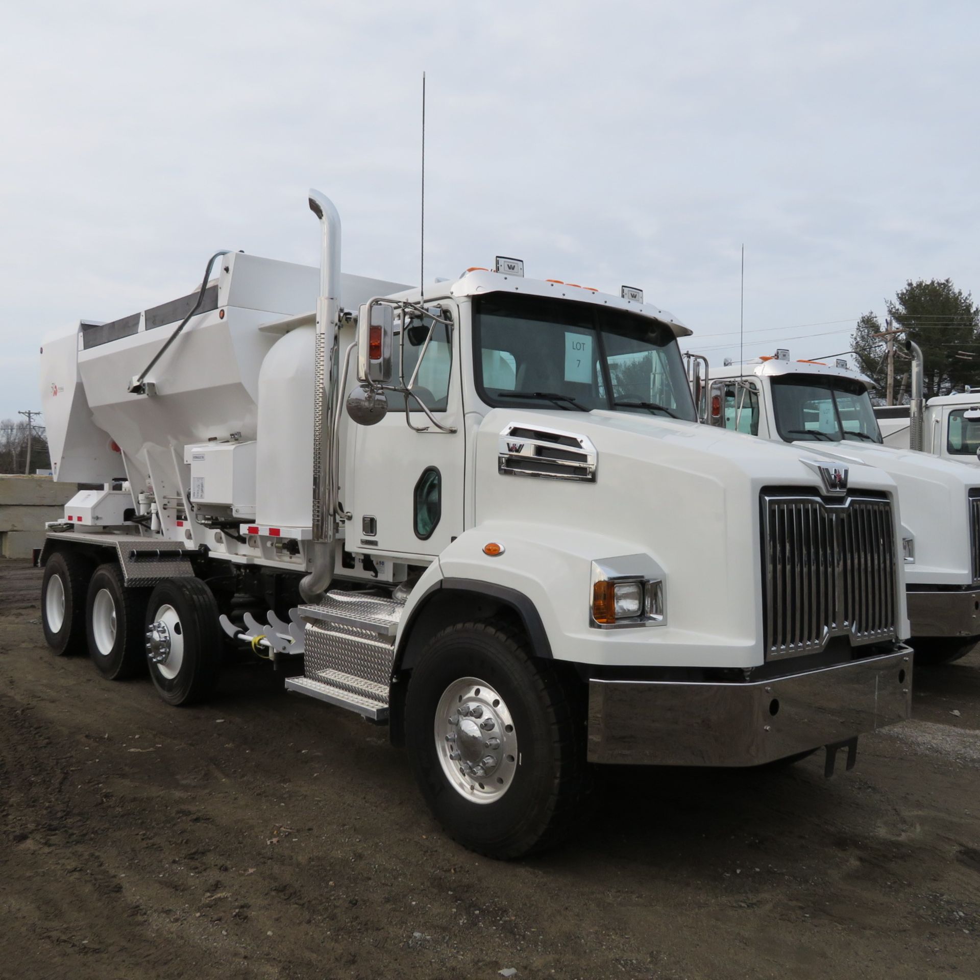 2020 Western Star #4700SB 12-Wheel Cab and Chassis w/ Hendrickson 6250 Lift Axle,Odom: 70, See Desc - Image 2 of 13