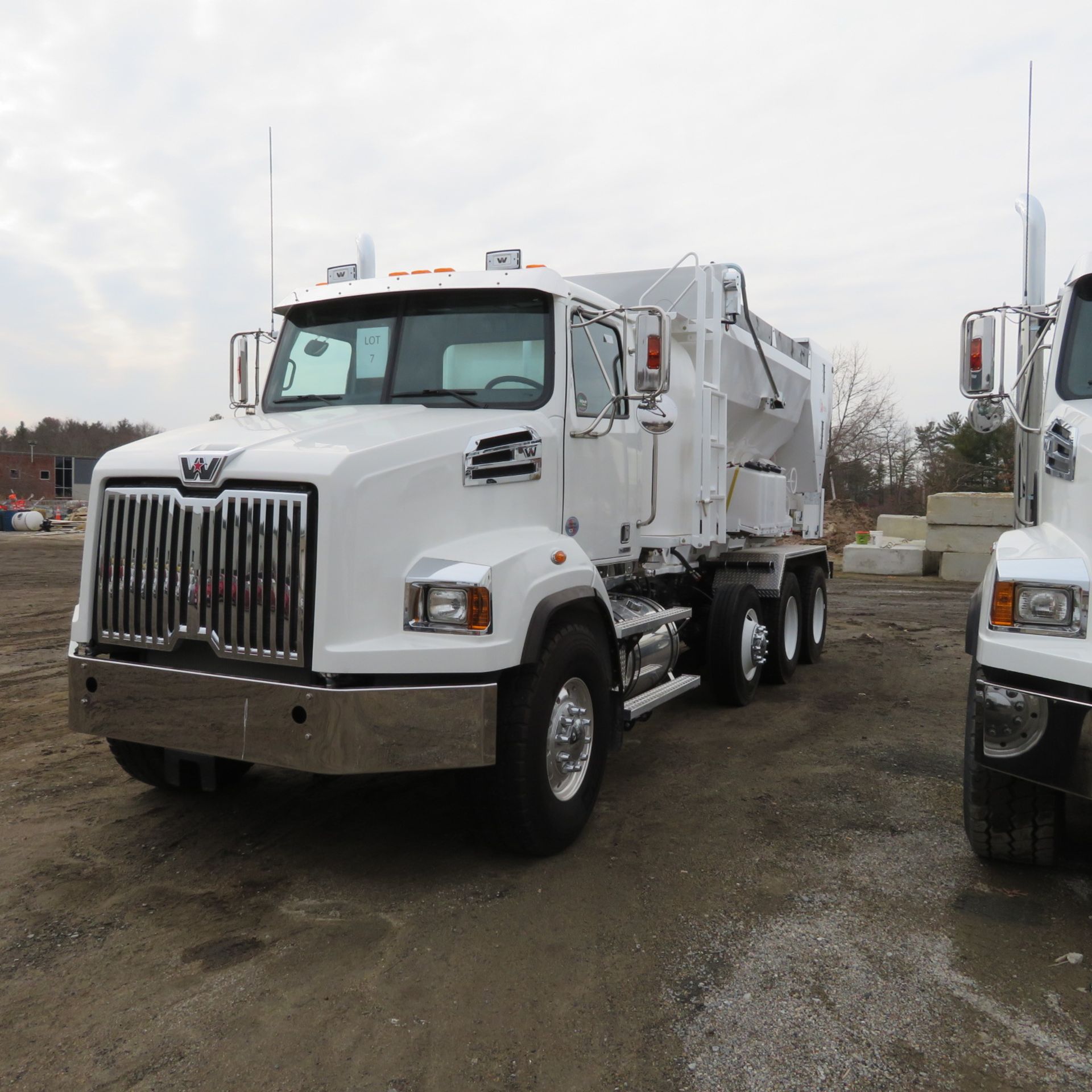 2020 Western Star #4700SB 12-Wheel Cab and Chassis w/ Hendrickson 6250 Lift Axle,Odom: 70, See Desc