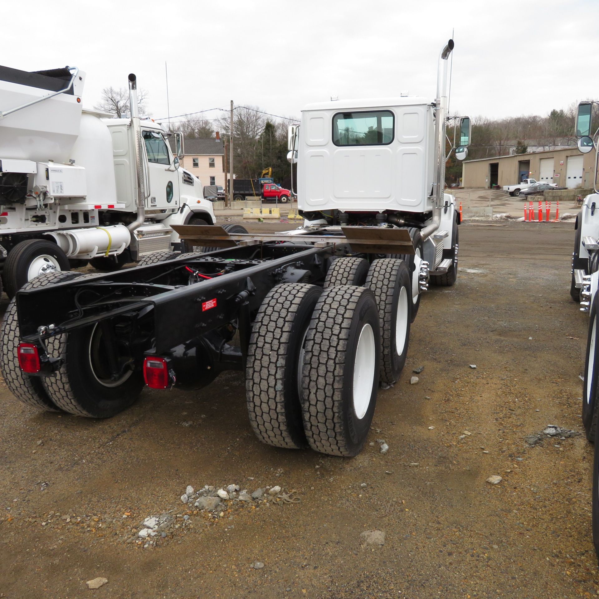 2020 Western Star 4700SB Truck, GVWR 79,200, Odom: 1,041. Unused/Never been Registered. See Desc. - Image 3 of 16