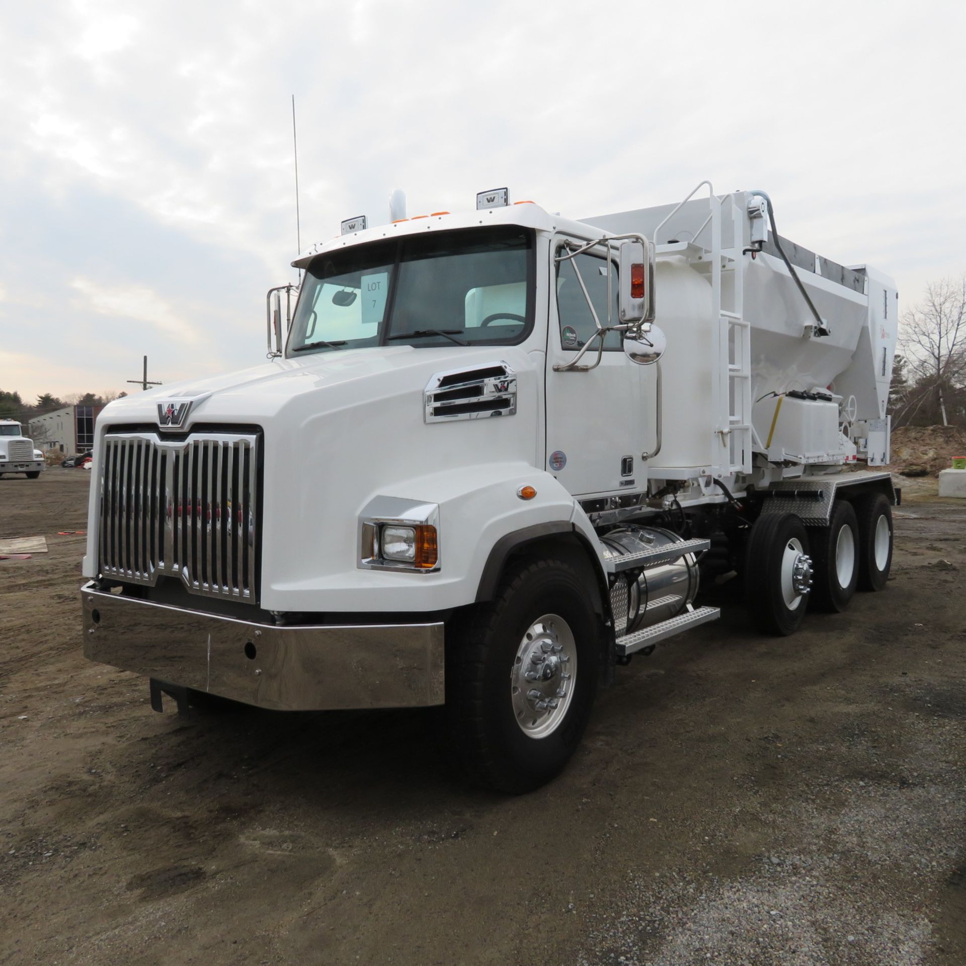 2020 Western Star #4700SB 12-Wheel Cab and Chassis w/ Hendrickson 6250 Lift Axle,Odom: 70, See Desc - Image 3 of 13