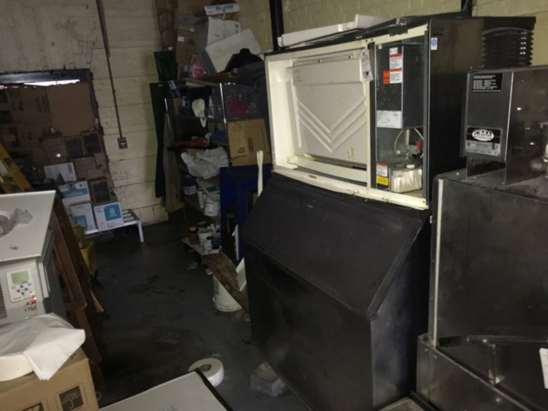 Manitowoc #SY1404A, S/N: 050464602 Ice Maker in Hallway (NOT MISSING FRONT PANEL)