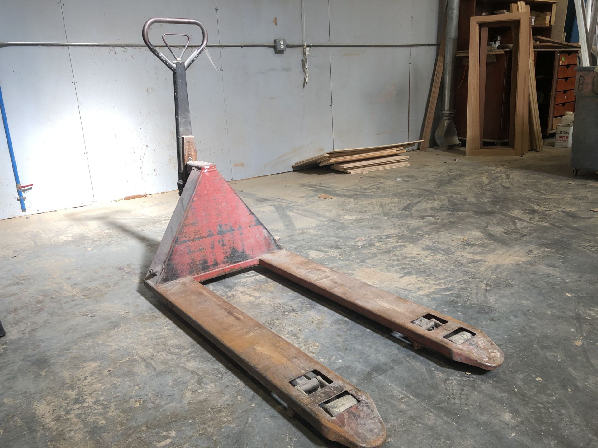 Atlas 5500Lbs Capacity Pallet Jack (Bad Wheels)