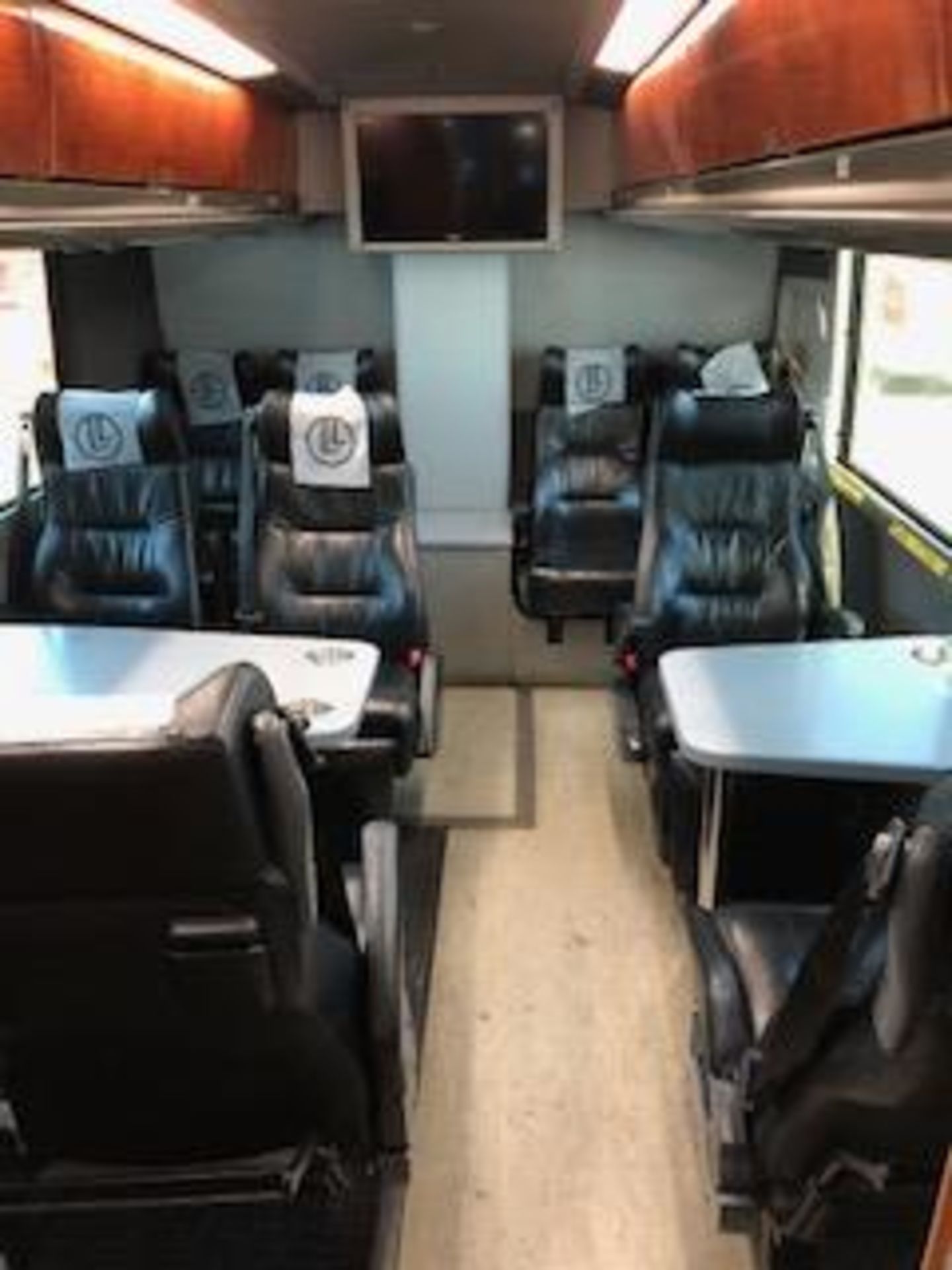 2015 MCI #J4500, 28 Passenger Custom Interior 2 Plus 1 Seating, Cummins ISX Engine, Allison Auto - Image 12 of 24