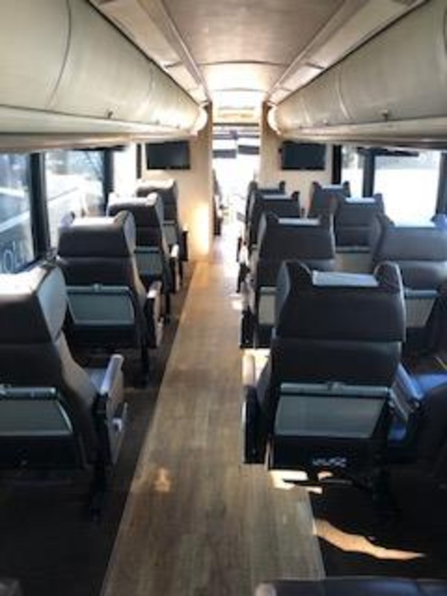 2015 MCI #J4500, 28 Passenger Custom Interior 2 Plus 1 Seating, Cummins ISX Engine, Allison Auto - Image 20 of 24