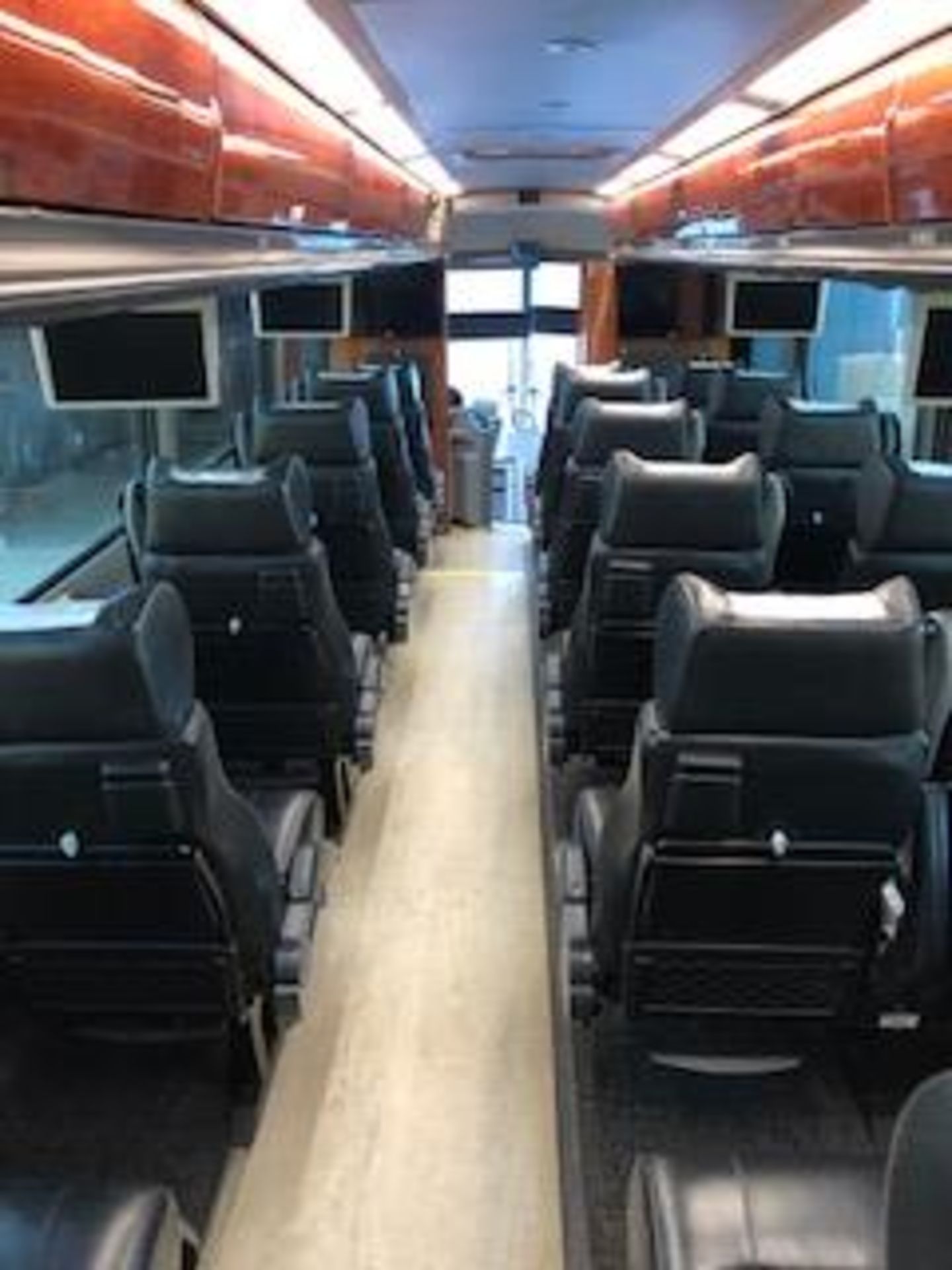 2015 MCI #J4500, 28 Passenger Custom Interior 2 Plus 1 Seating, Cummins ISX Engine, Allison Auto - Image 13 of 24