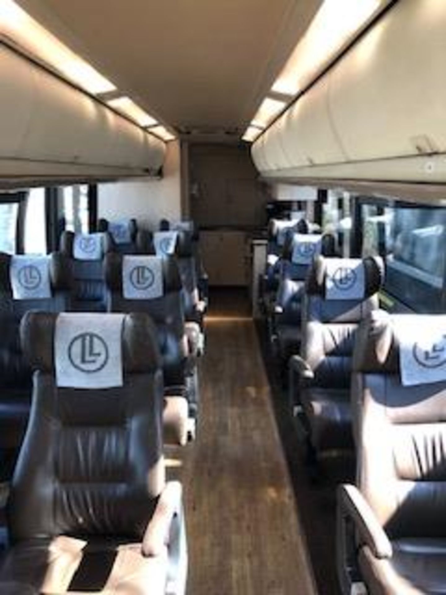 2015 MCI #J4500, 28 Passenger Custom Interior 2 Plus 1 Seating, Cummins ISX Engine, Allison Auto - Image 21 of 24