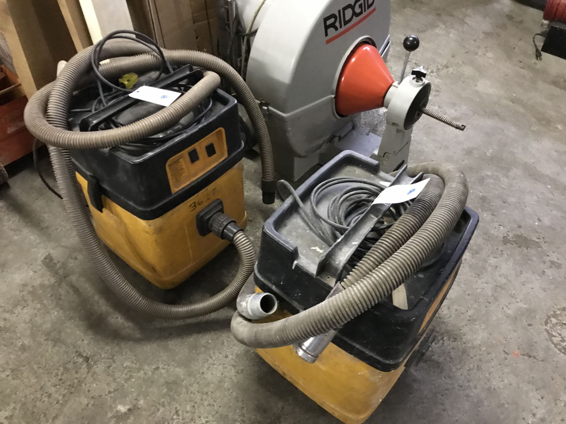 {LOT} (2) Wet Dry Industrial Vaccuum Cleaner