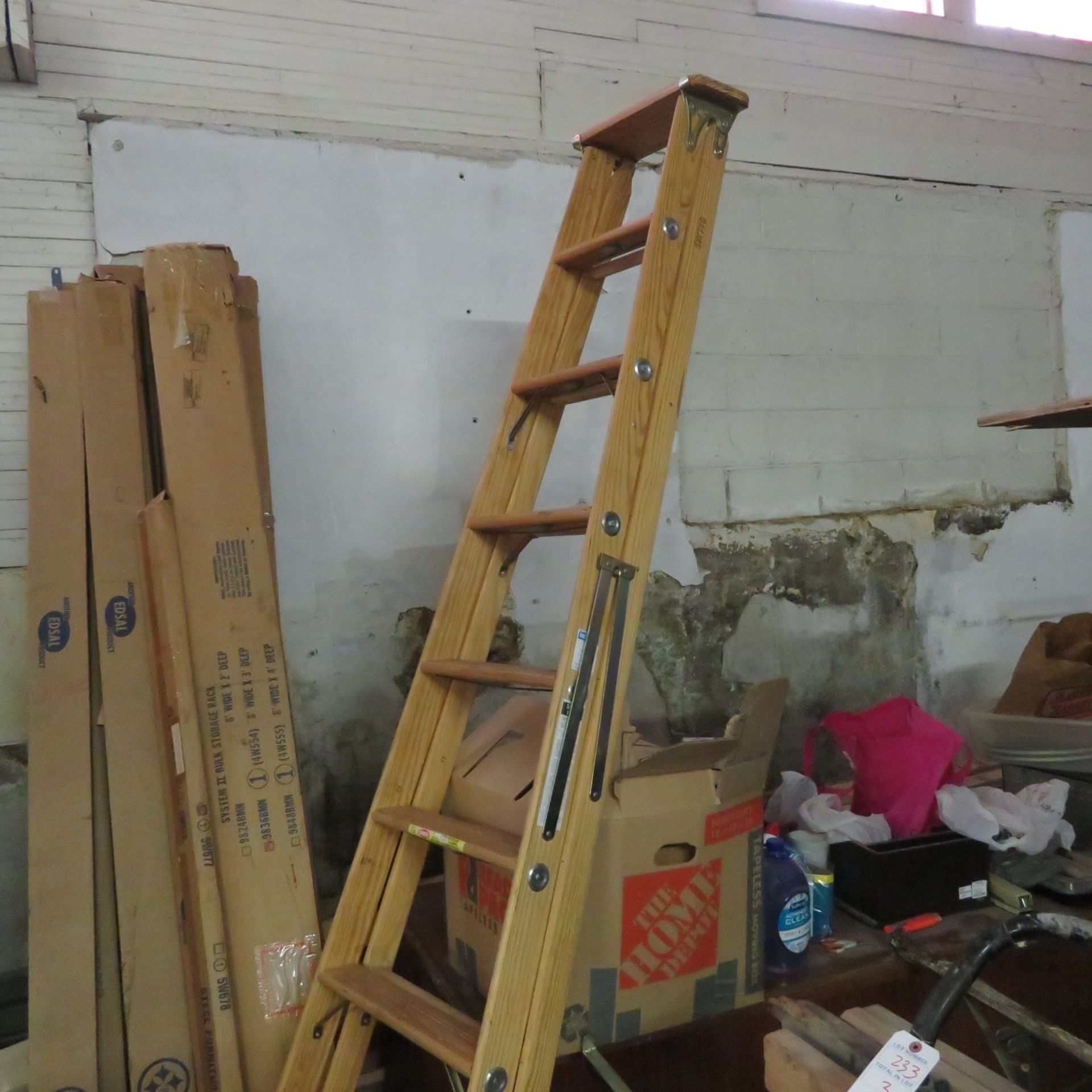 8' Wood Step Ladder