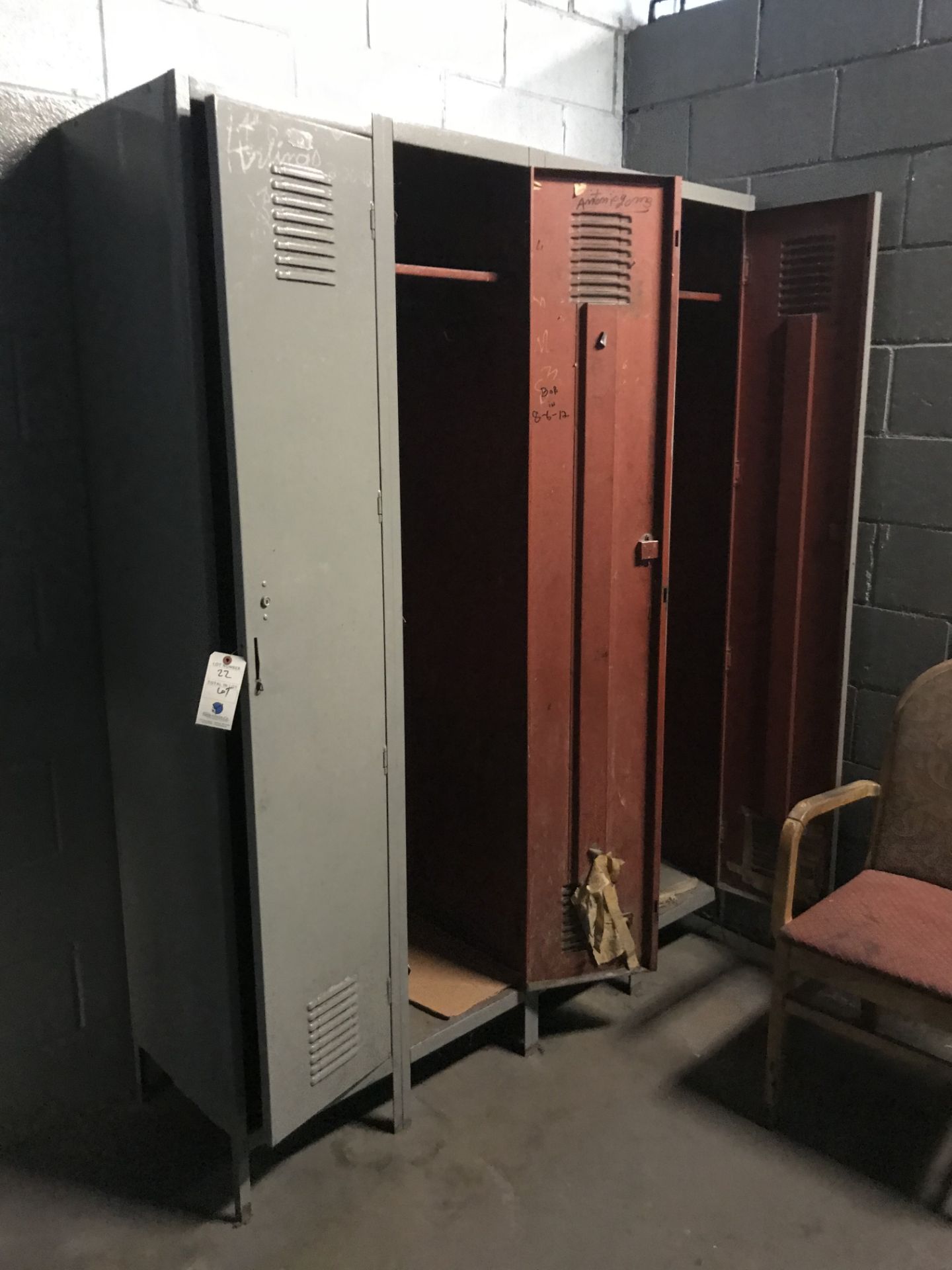 {LOT} Asst. Sized Lockers in Locker Room - Image 5 of 5