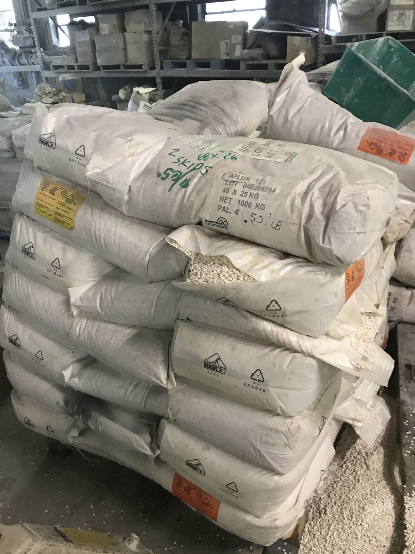 {LOT} 68 x 25 Kg. Bags of Alux 12 - Image 4 of 4