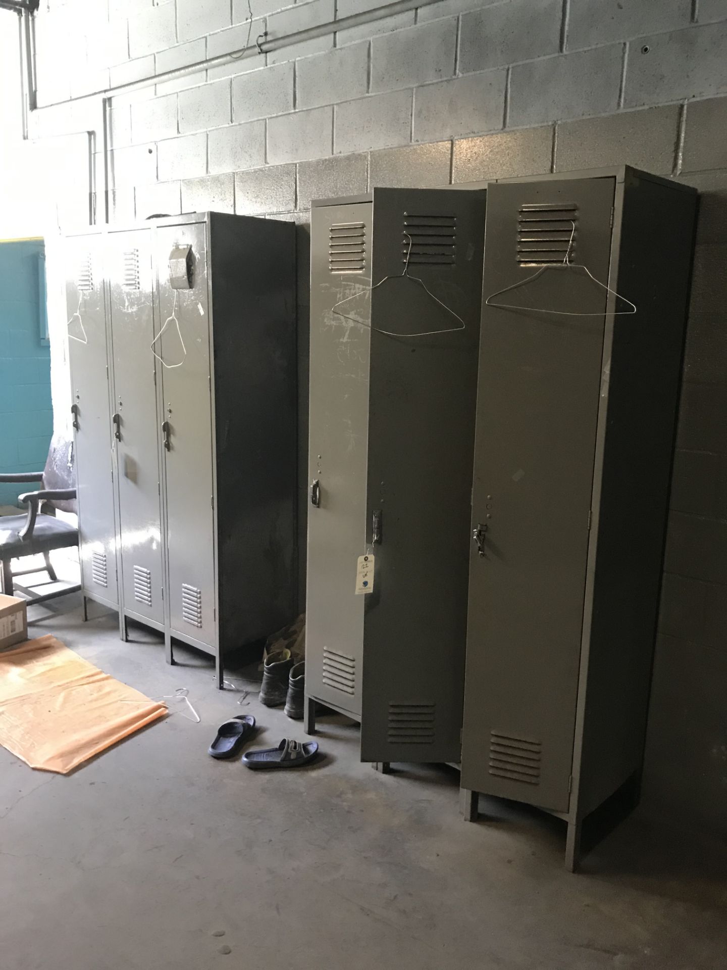 {LOT} Asst. Sized Lockers in Locker Room - Image 2 of 5