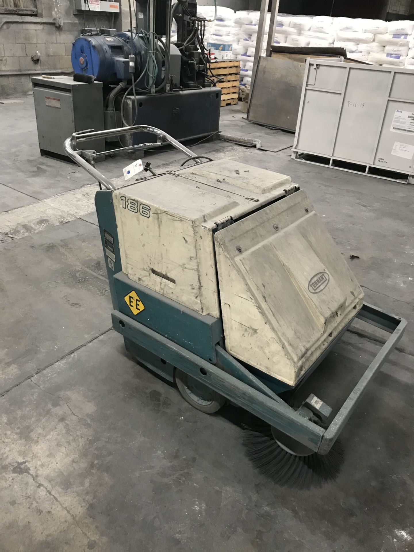 Tenant #186-11539GVW760 345 Lbs., 24V Electric Floor Sweeter (Working Unit) - Image 2 of 3