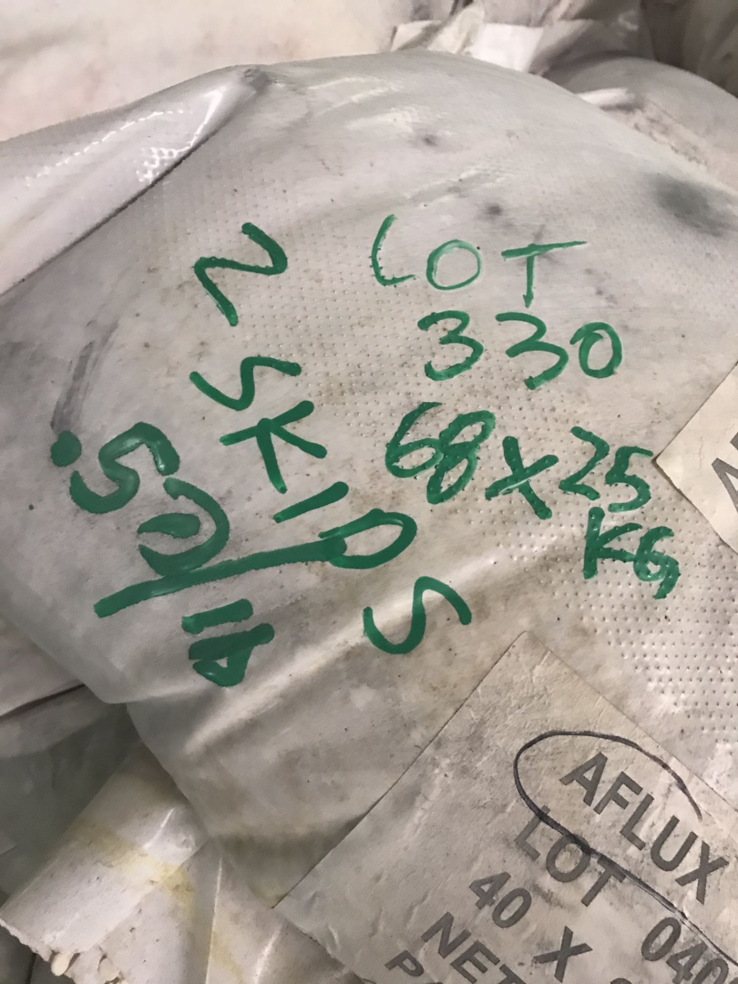 {LOT} 68 x 25 Kg. Bags of Alux 12 - Image 3 of 4