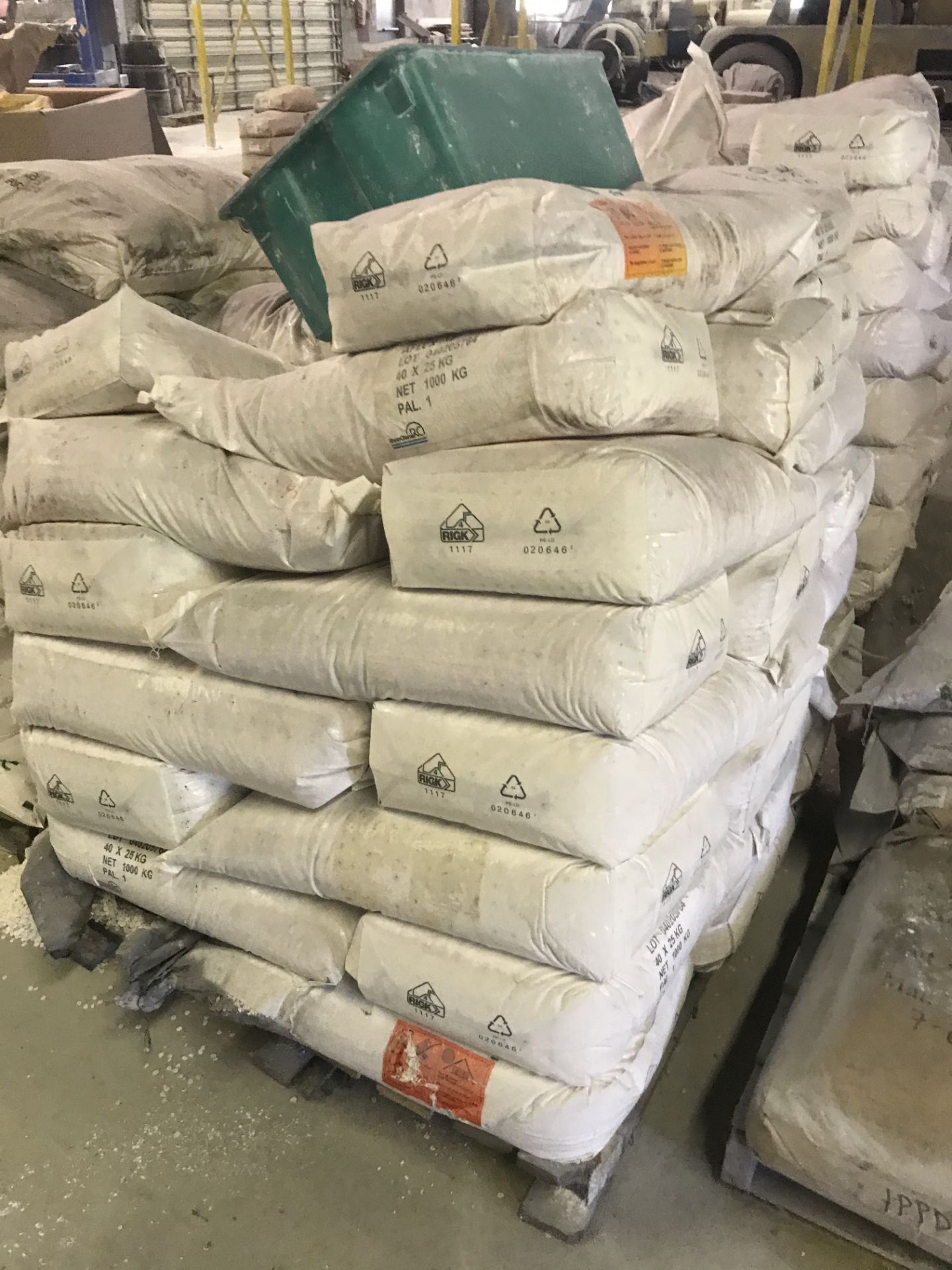 {LOT} 68 x 25 Kg. Bags of Alux 12