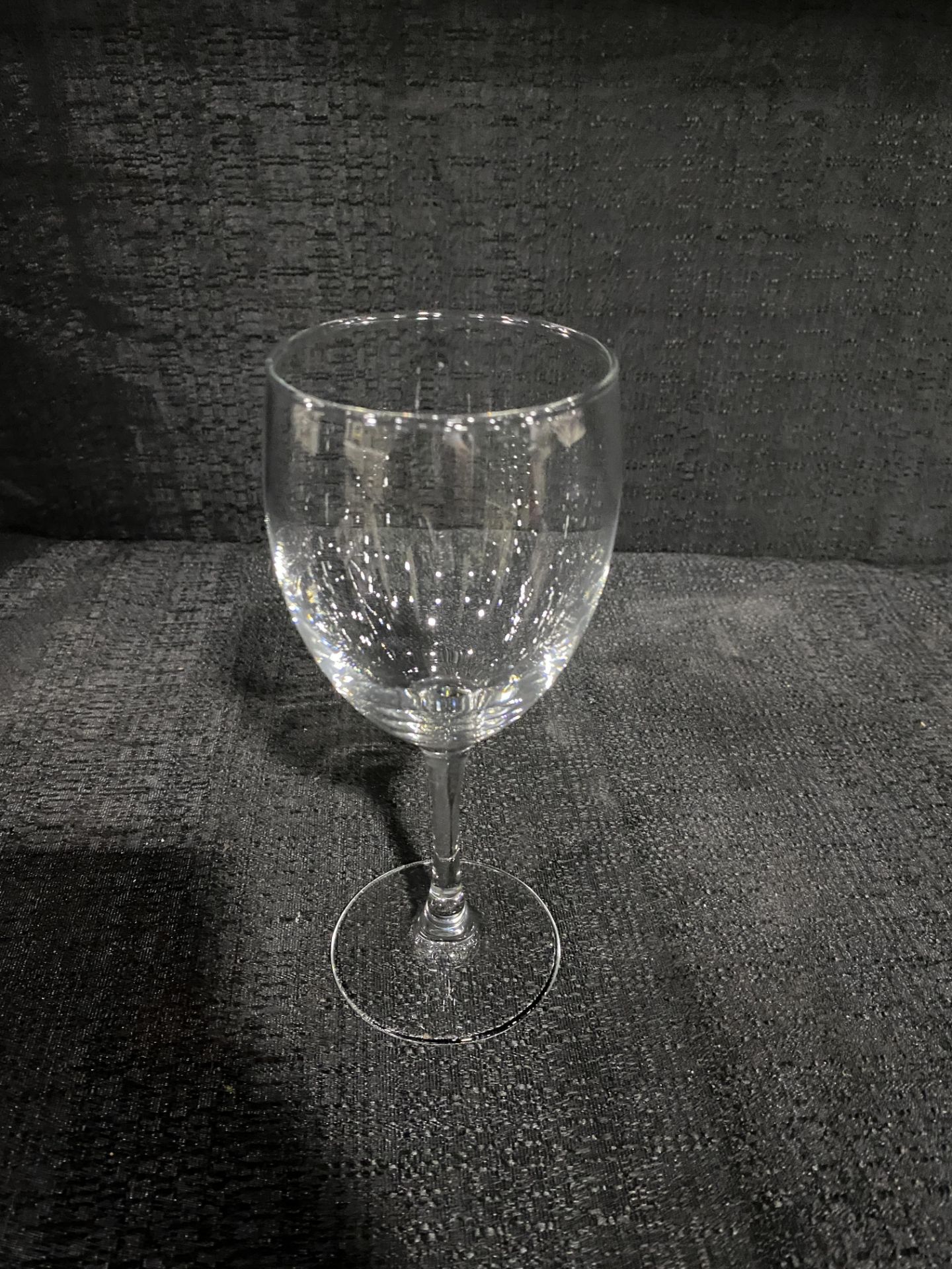 (800) Stemware Wine Glasses w/(32) Baskets - On Pallet - Image 2 of 2