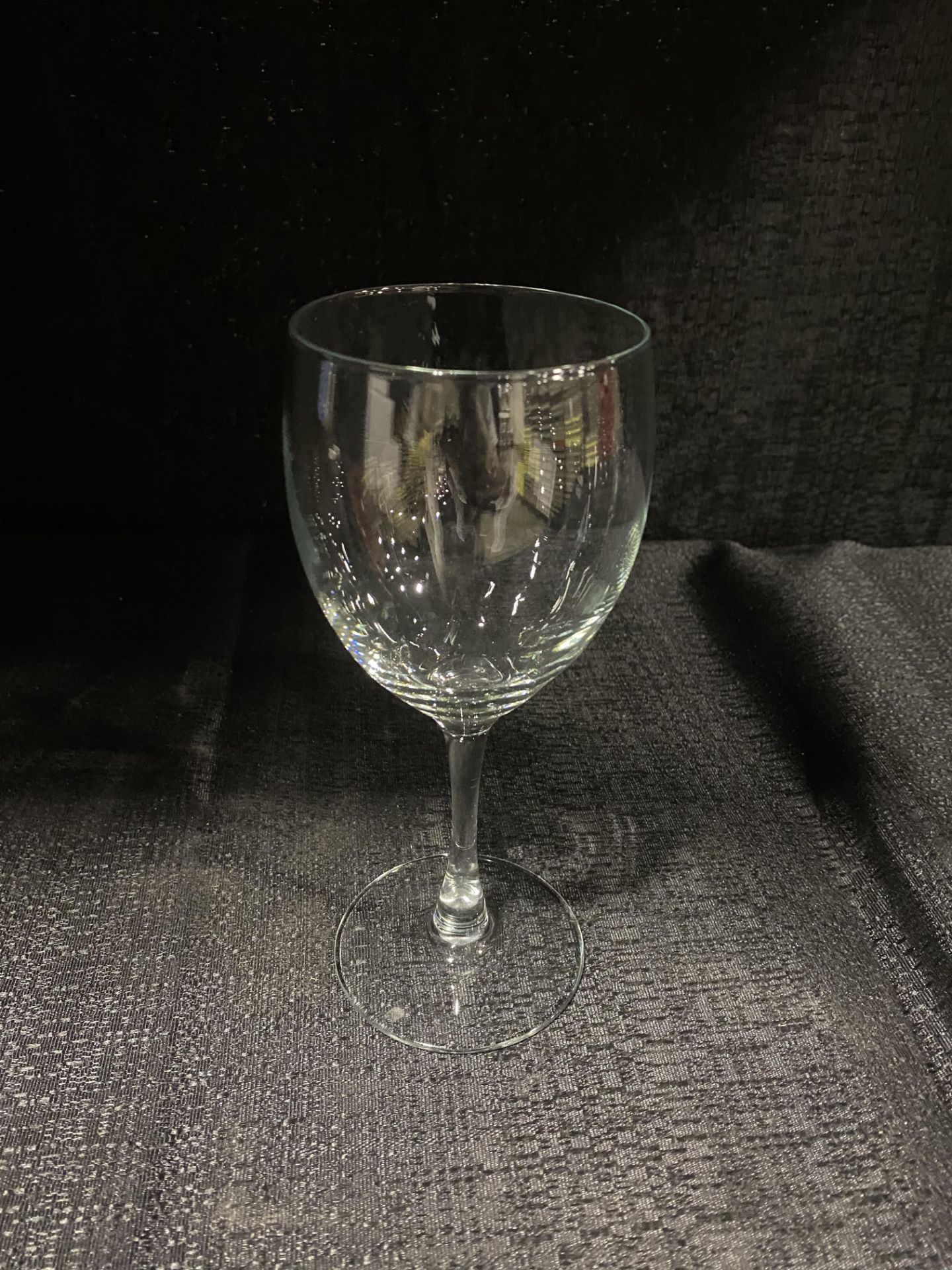 (200) 12oz. Wine Glass Stemware w/Baskets & Dolly