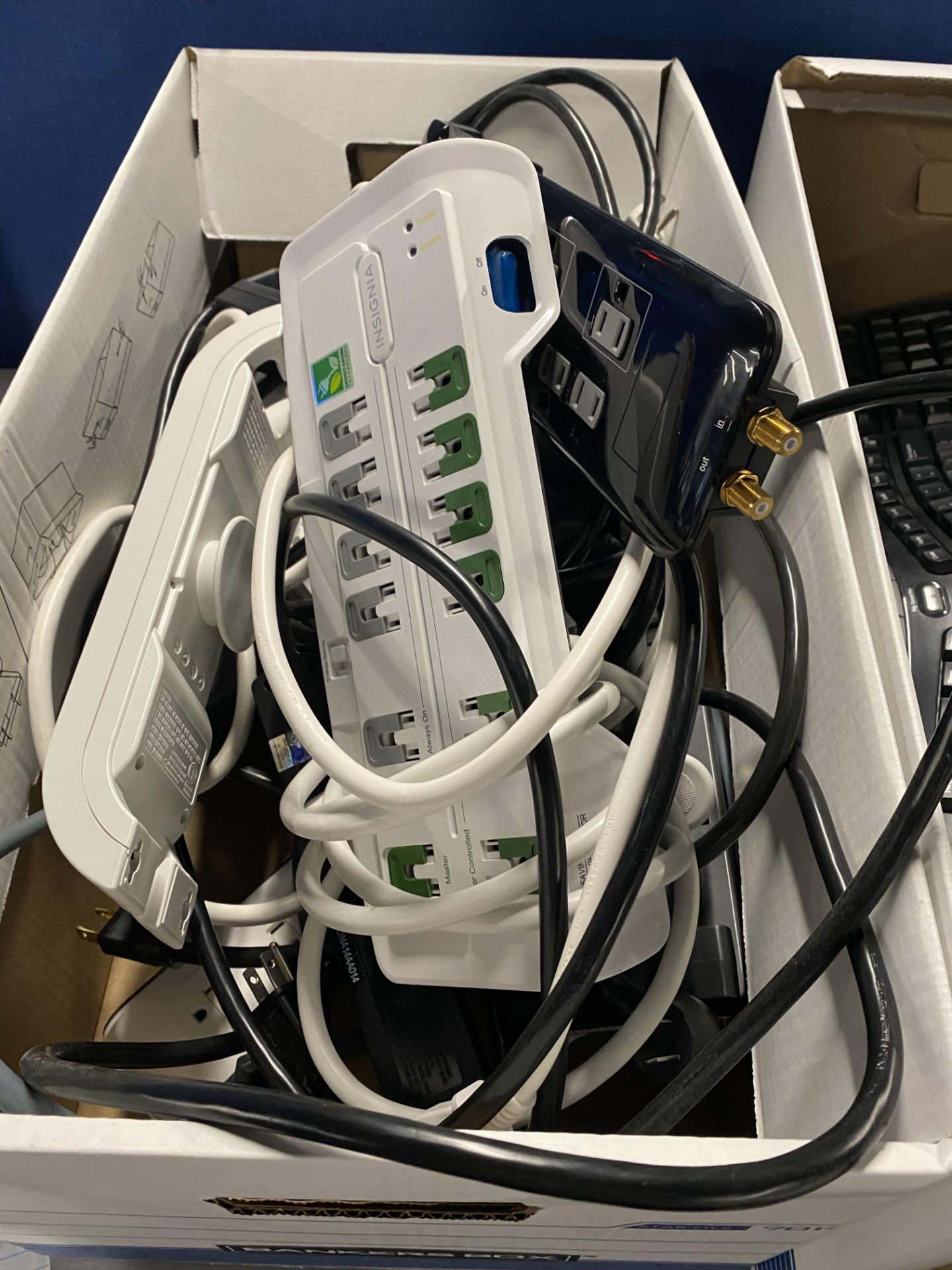 [LOT] Asst. Power Strips in One Box