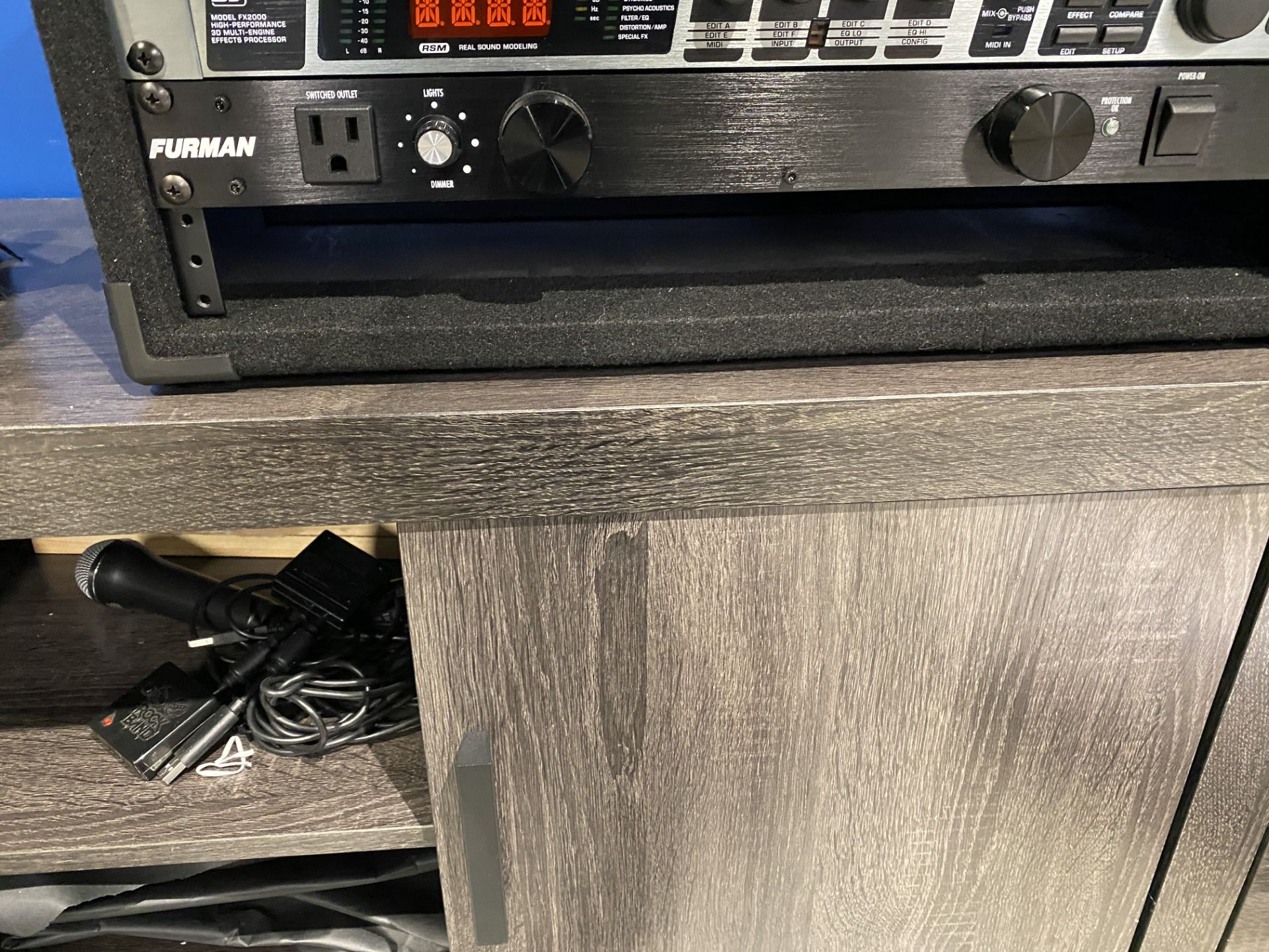 Furman #M-8LX Merit Series Power Conditioner w/Rack