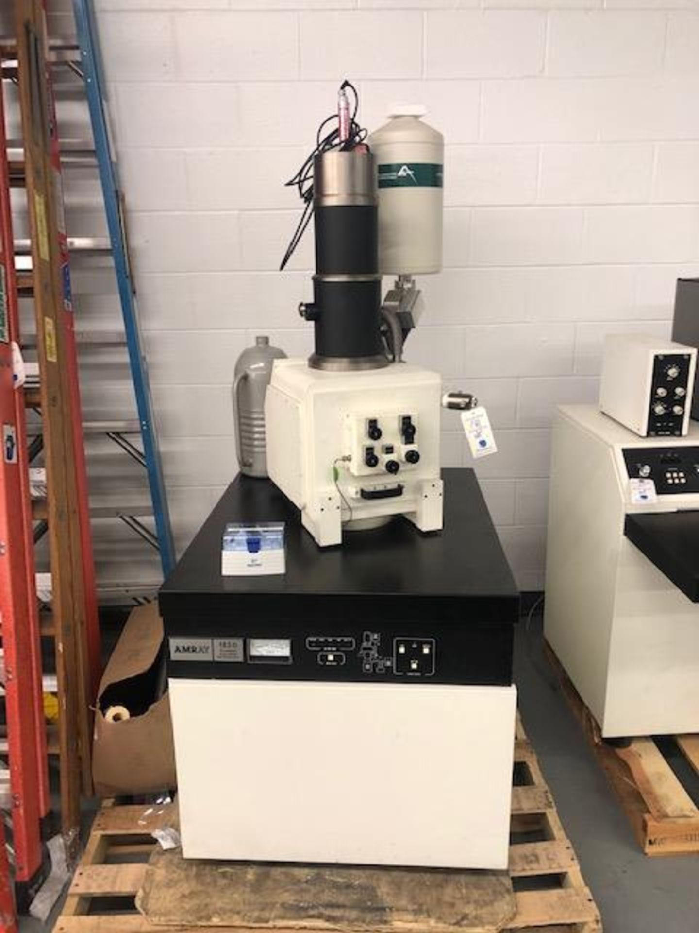 Amray 1830 Scanning Electron Microscope w/Controller, Ion Pump, w/ X,Y, Z,T,and R Adjustments,