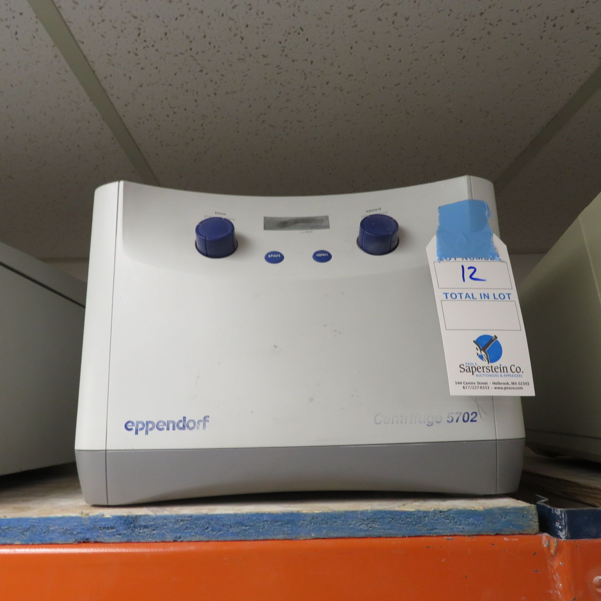 EPPENDORF 5702 CENTRIFUGE-POWERS ON