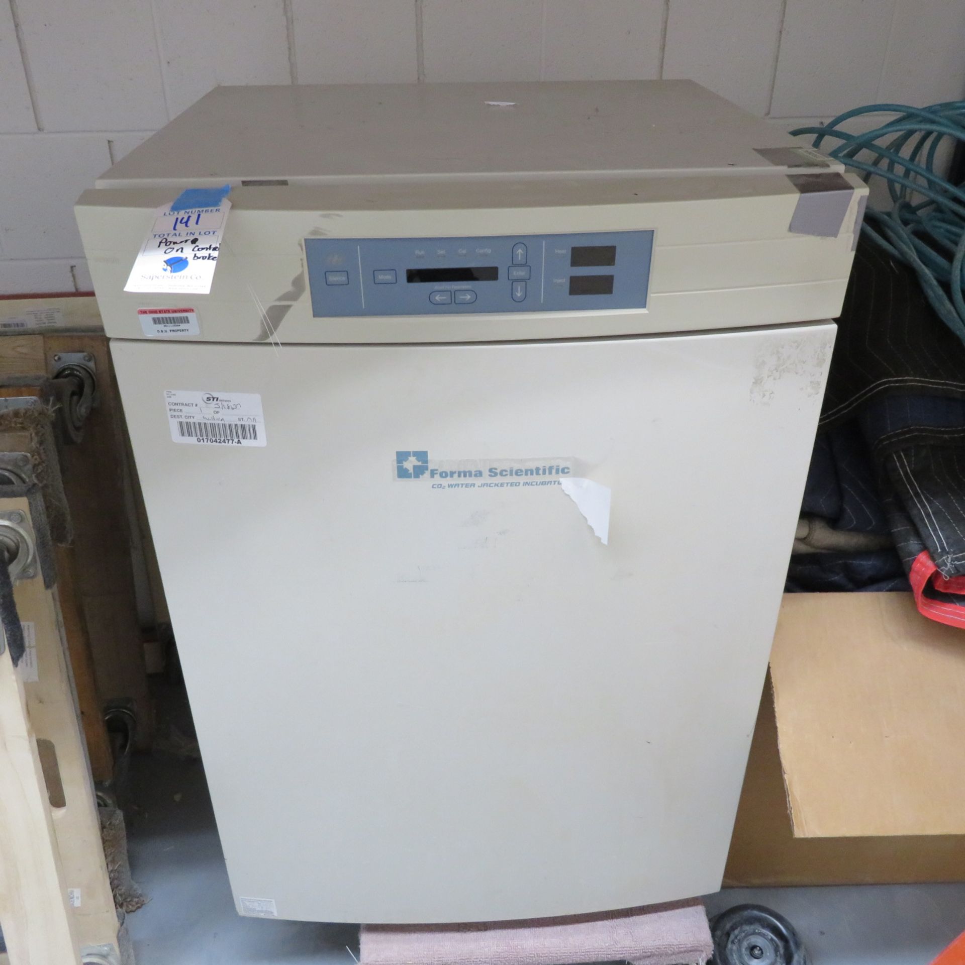 FORMA 3110 CO2 WATER JACKETED INCUBATOR-POWERS ON